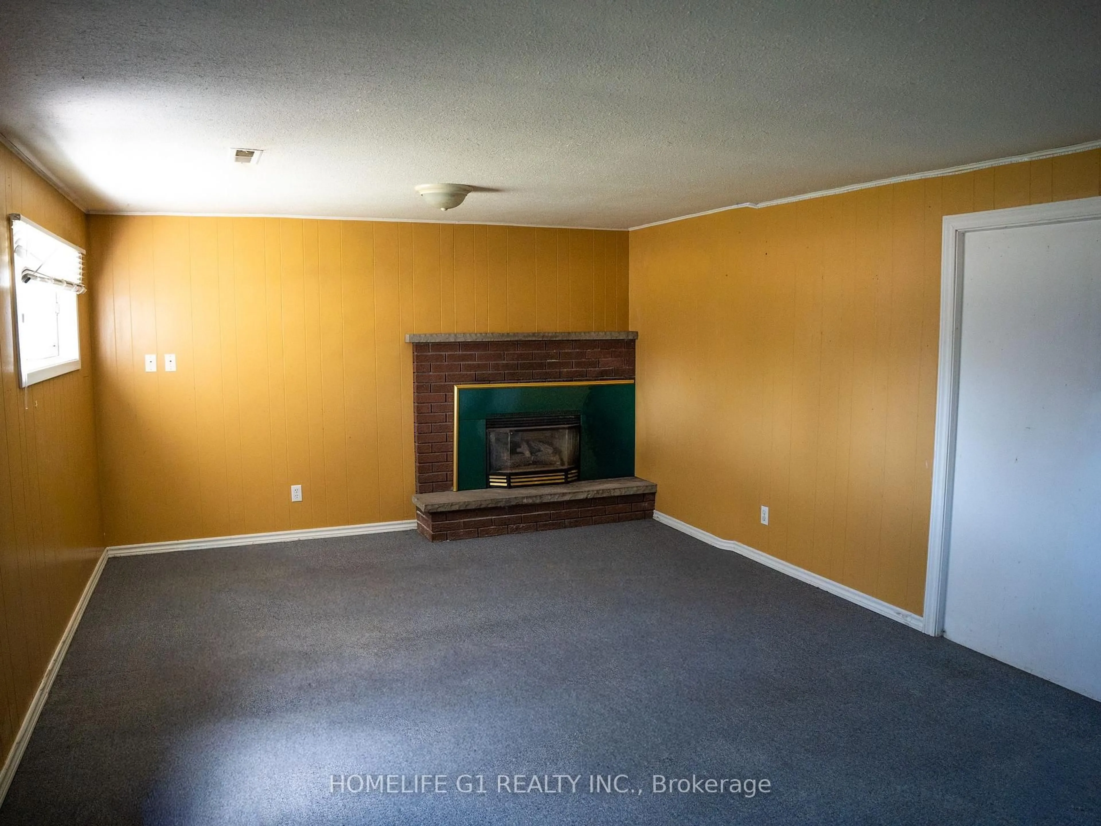 A pic of a room for 330 Grove St, Barrie Ontario L4M 2R5