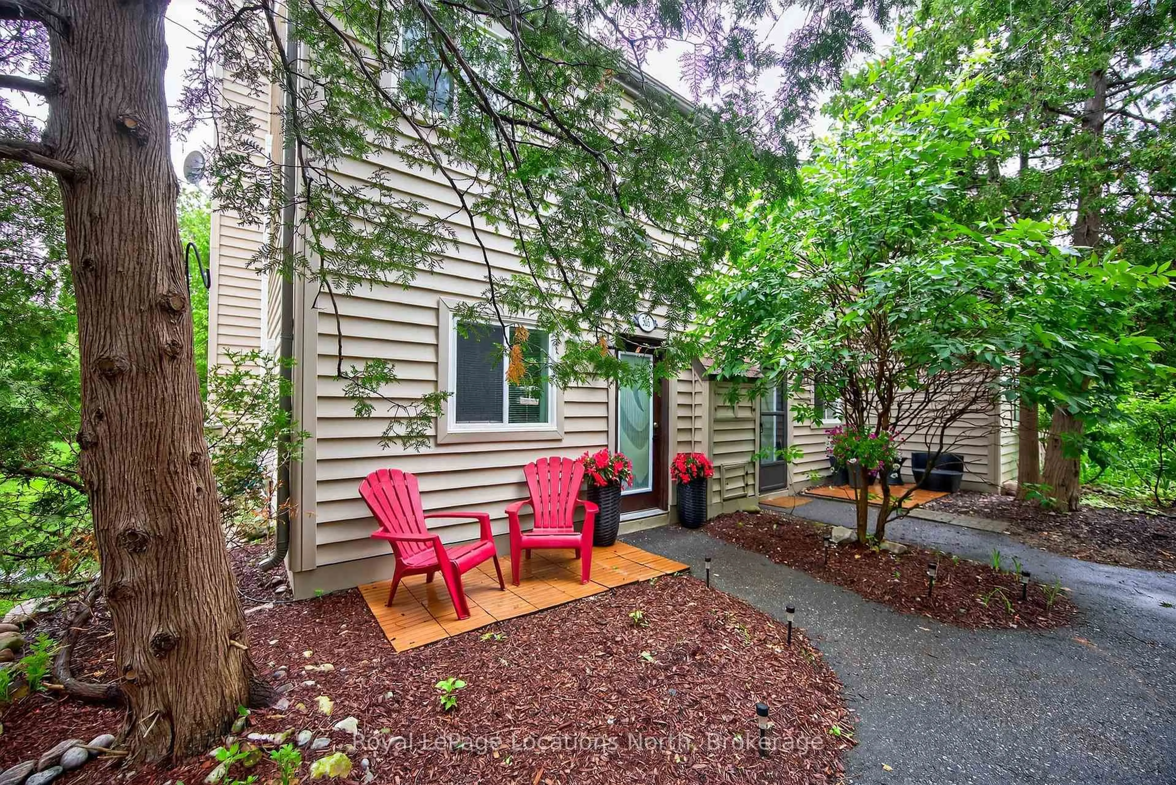 Patio, street for 5 Dawson Dr #305, Collingwood Ontario L9Y 5B4