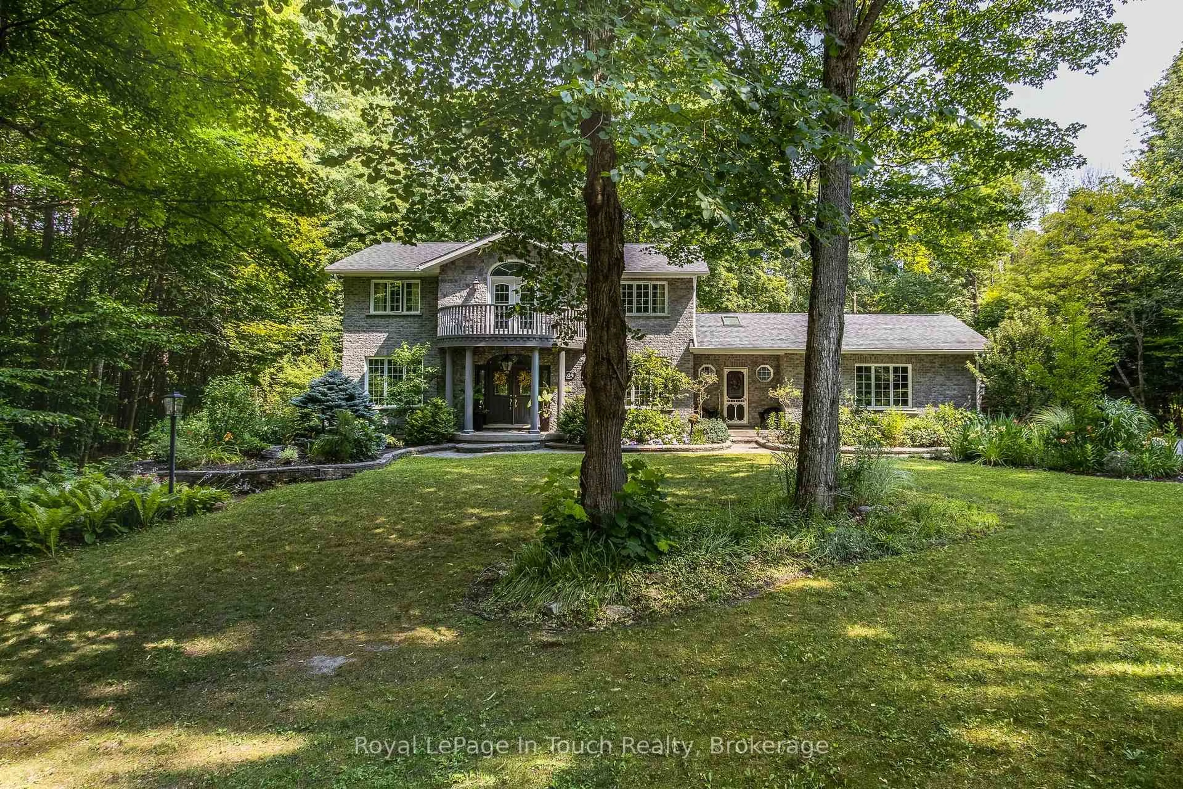 A pic from outside/outdoor area/front of a property/back of a property/a pic from drone, unknown for 104 Copeland Creek Dr, Tiny Ontario L9M 0M2