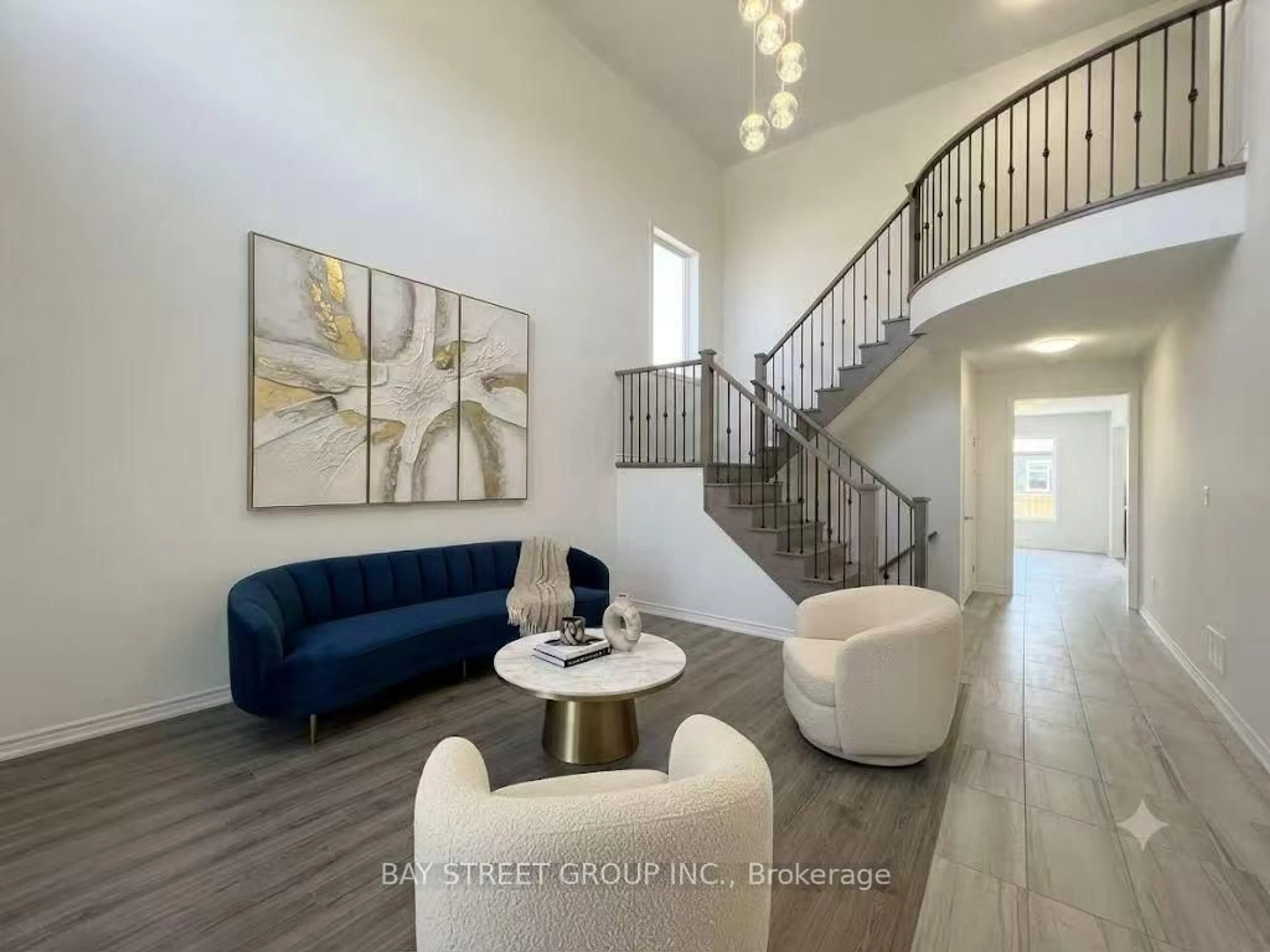 Indoor foyer for 27 Samuel Cres, Springwater Ontario L9X 2A4