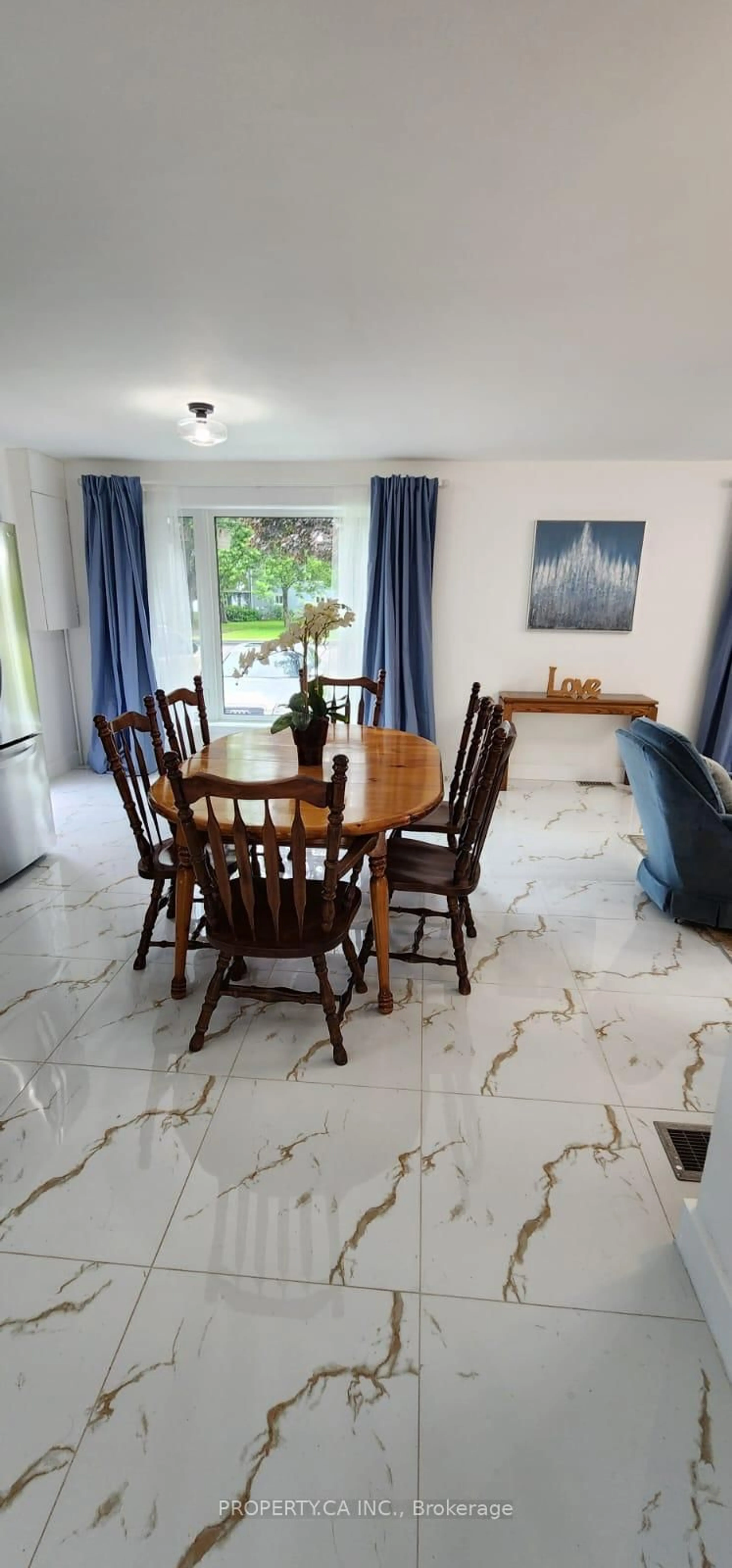 Dining room, ceramic/tile floor for 39 Lake Ave, Ramara Ontario L0K 1B0