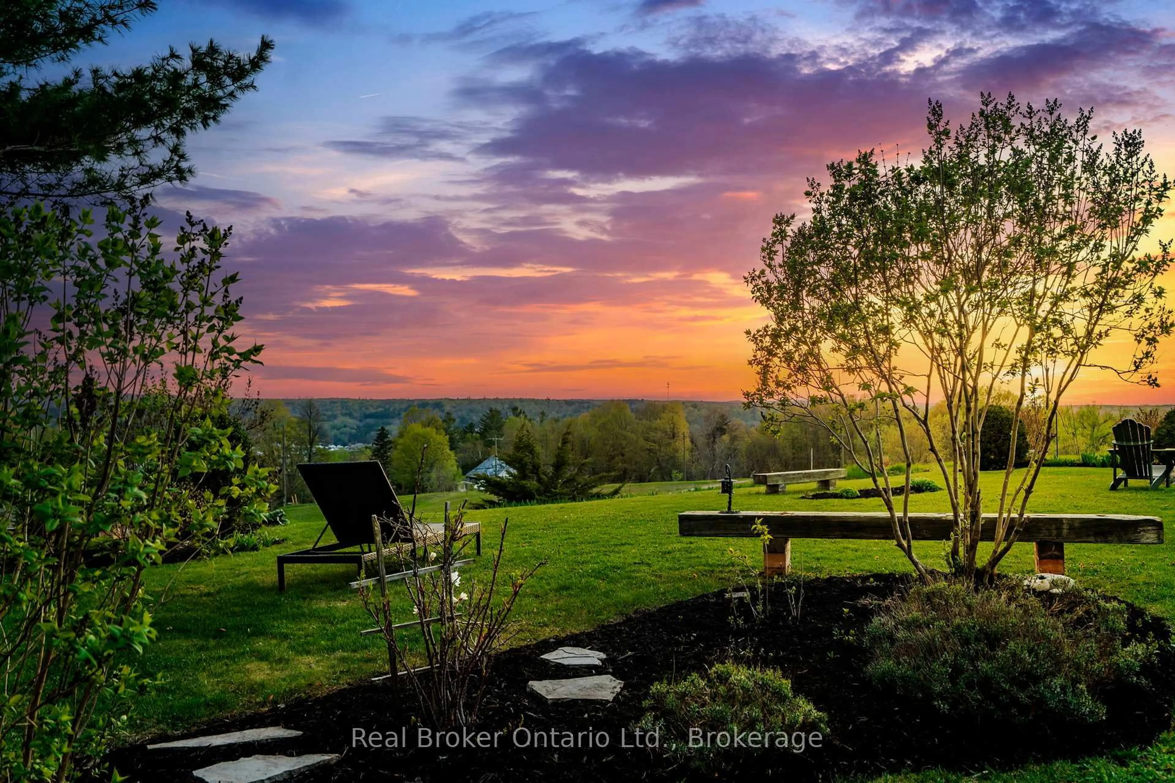 A pic from outside/outdoor area/front of a property/back of a property/a pic from drone, water/lake/river/ocean view for 50 Payette Dr, Penetanguishene Ontario L9M 1H5