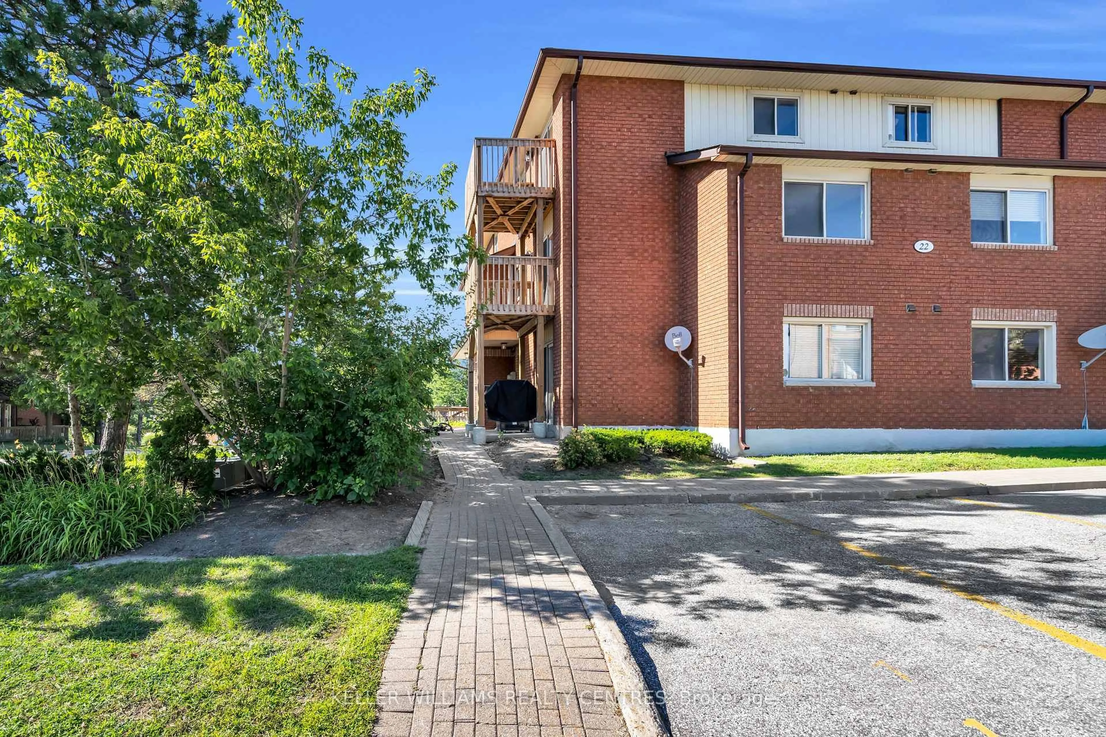 Patio, street for 22 Meadow Lane #2, Barrie Ontario L4N 7K2