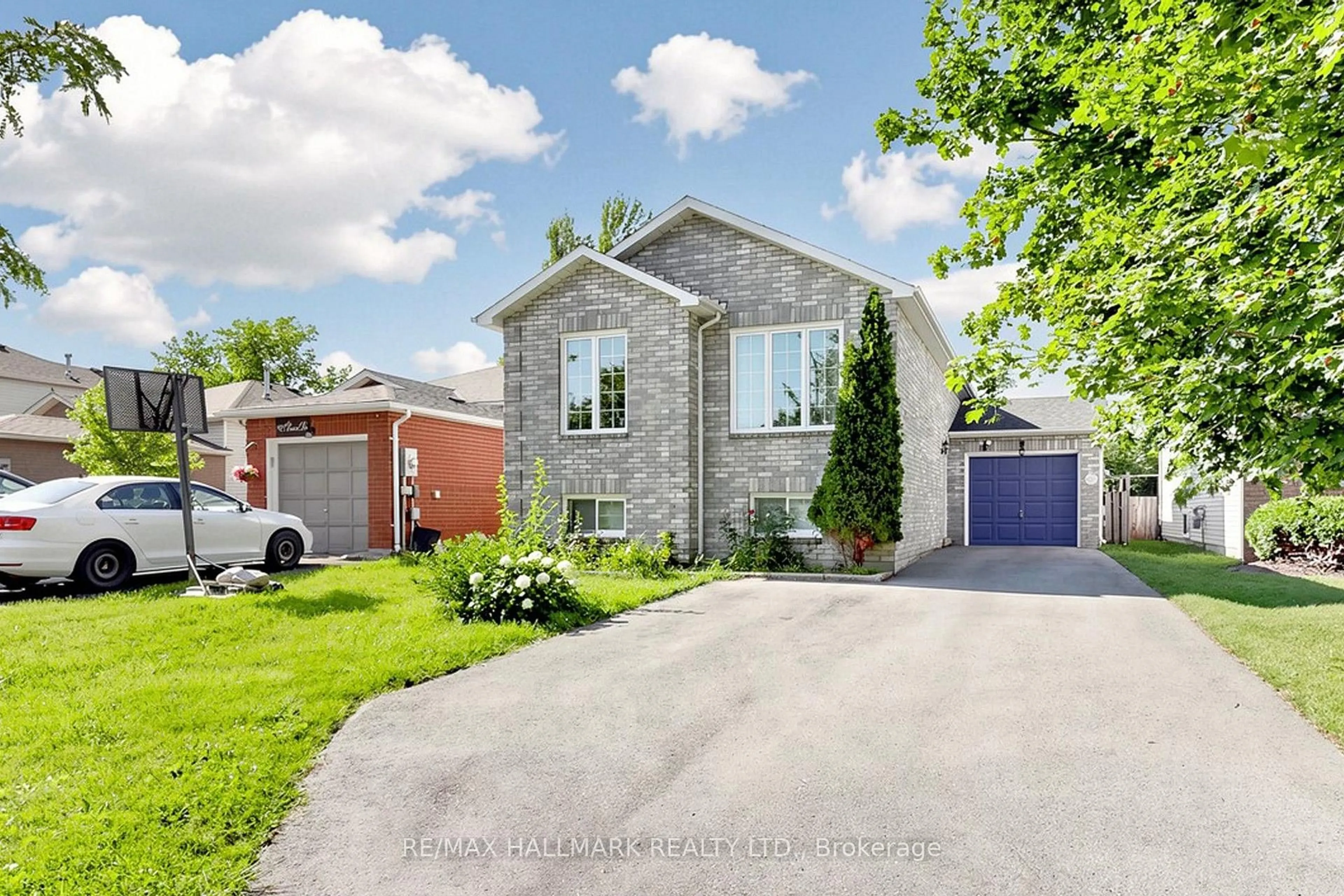 Home with brick exterior material, street for 90 Barre Dr, Barrie Ontario L4N 7P1