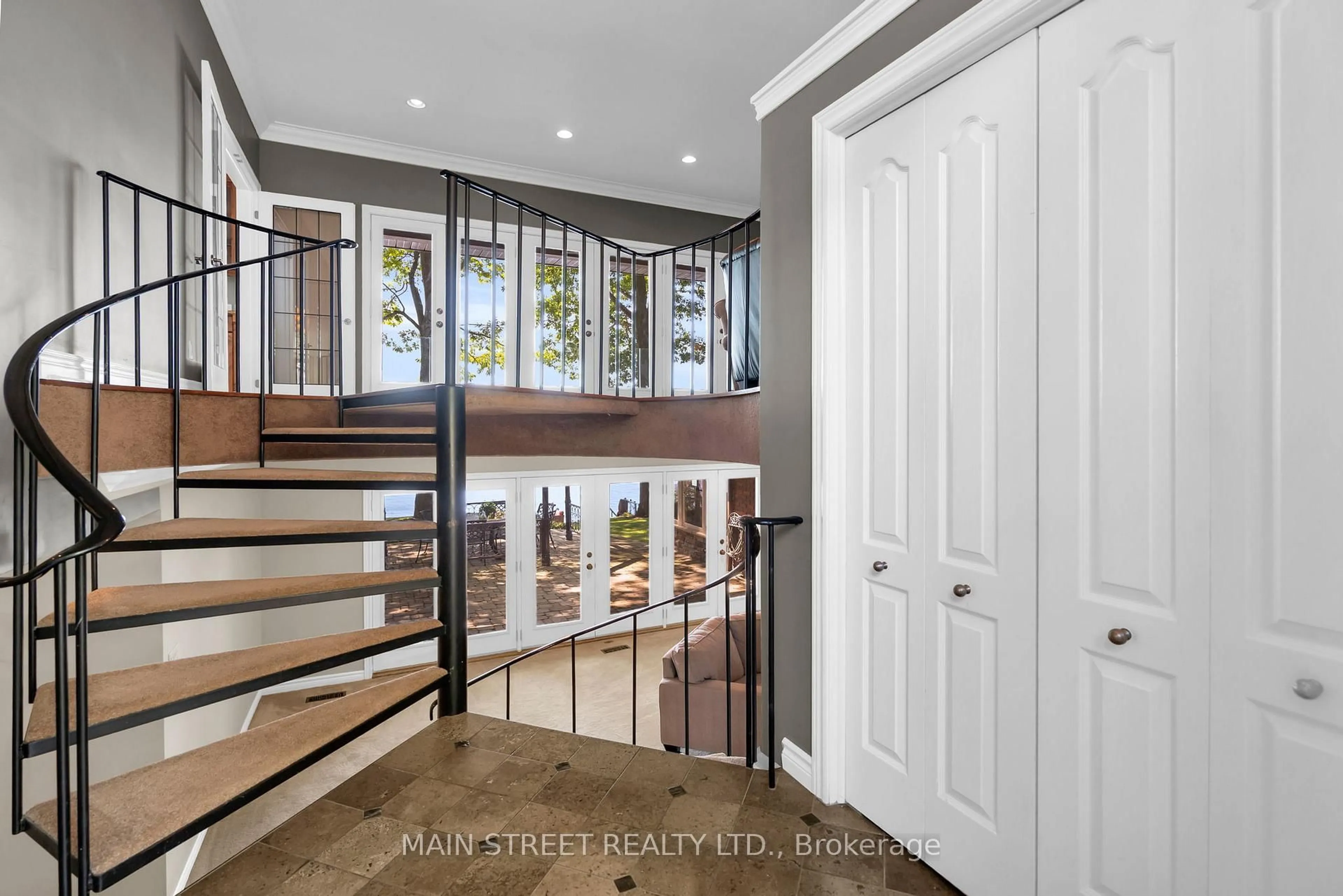 Indoor entryway for 13 Georgina Dr, Oro-Medonte Ontario L4M 1E9