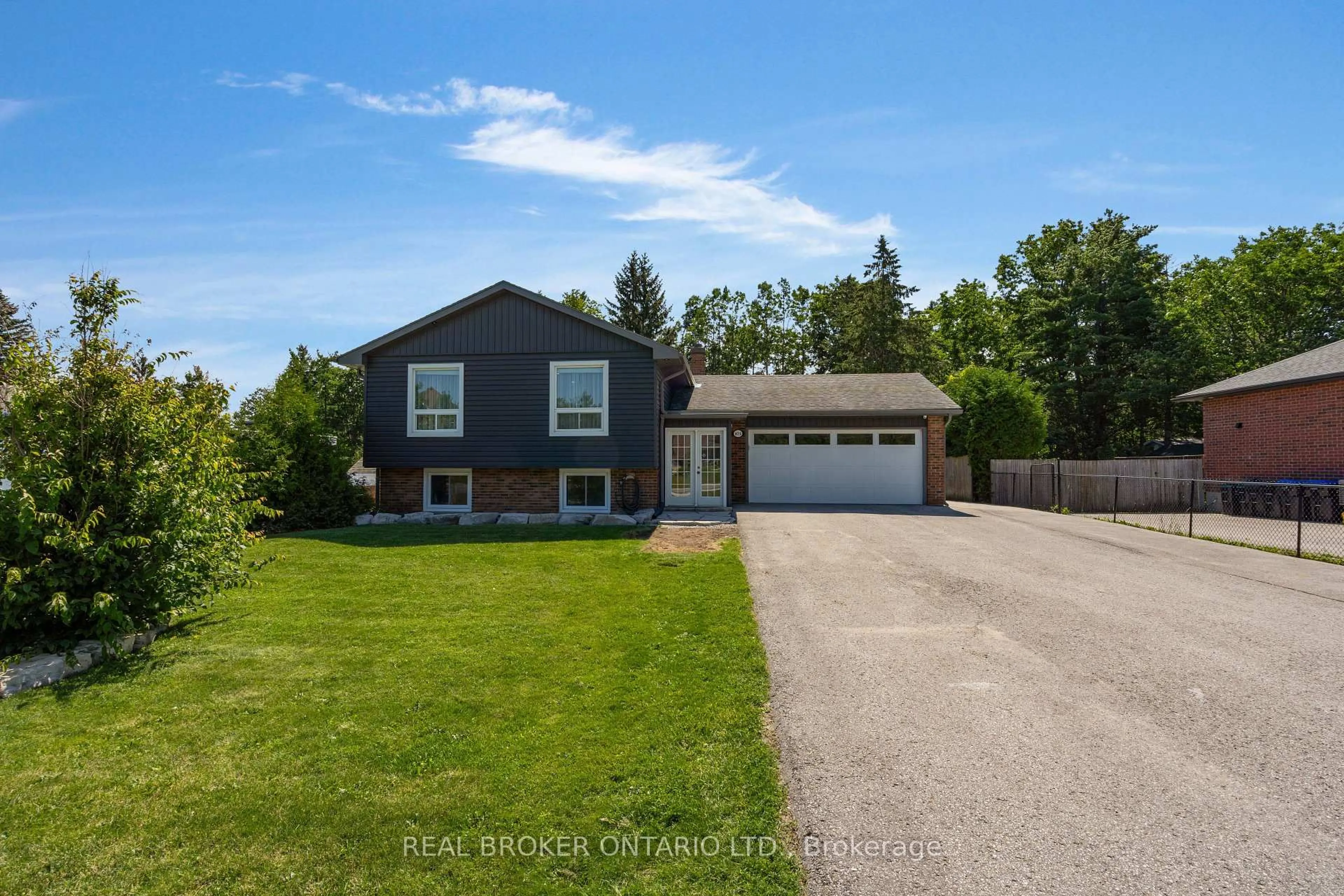 A pic from outside/outdoor area/front of a property/back of a property/a pic from drone, street for 975 Sunnidale Rd, Springwater Ontario L9X 0T6