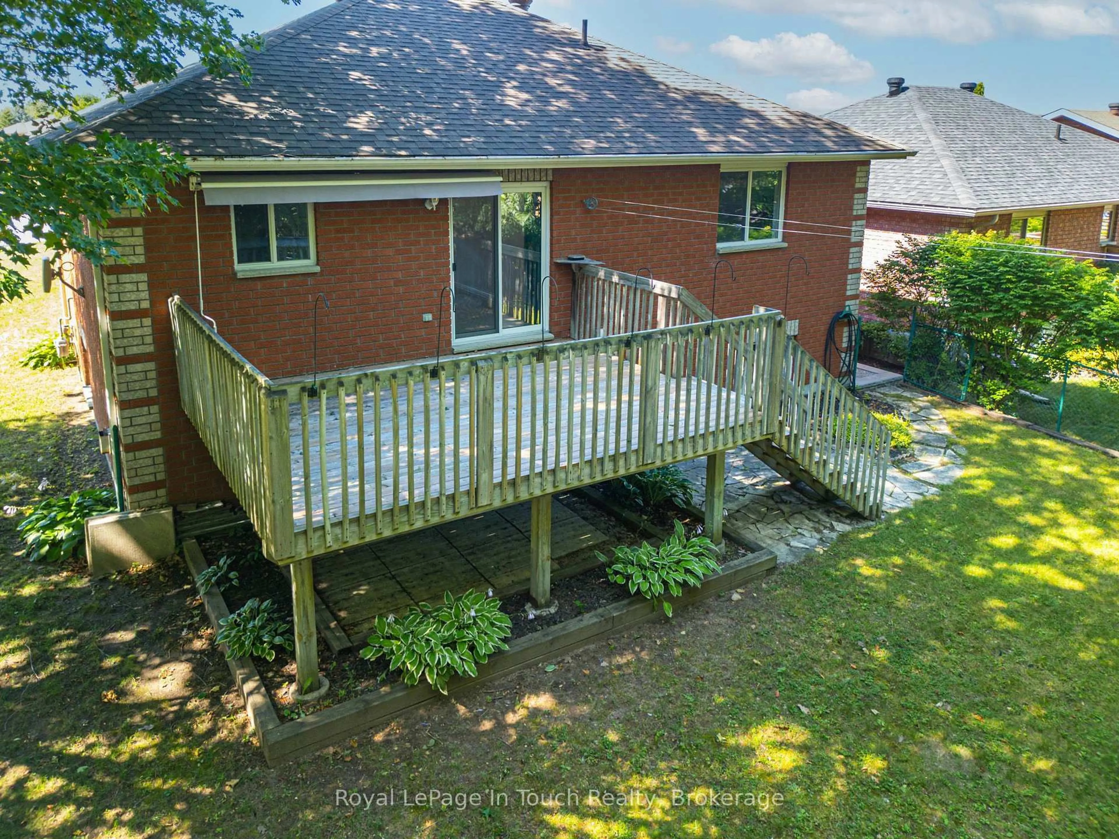 A pic from outside/outdoor area/front of a property/back of a property/a pic from drone, unknown for 30 Charles St, Penetanguishene Ontario L9M 2G7