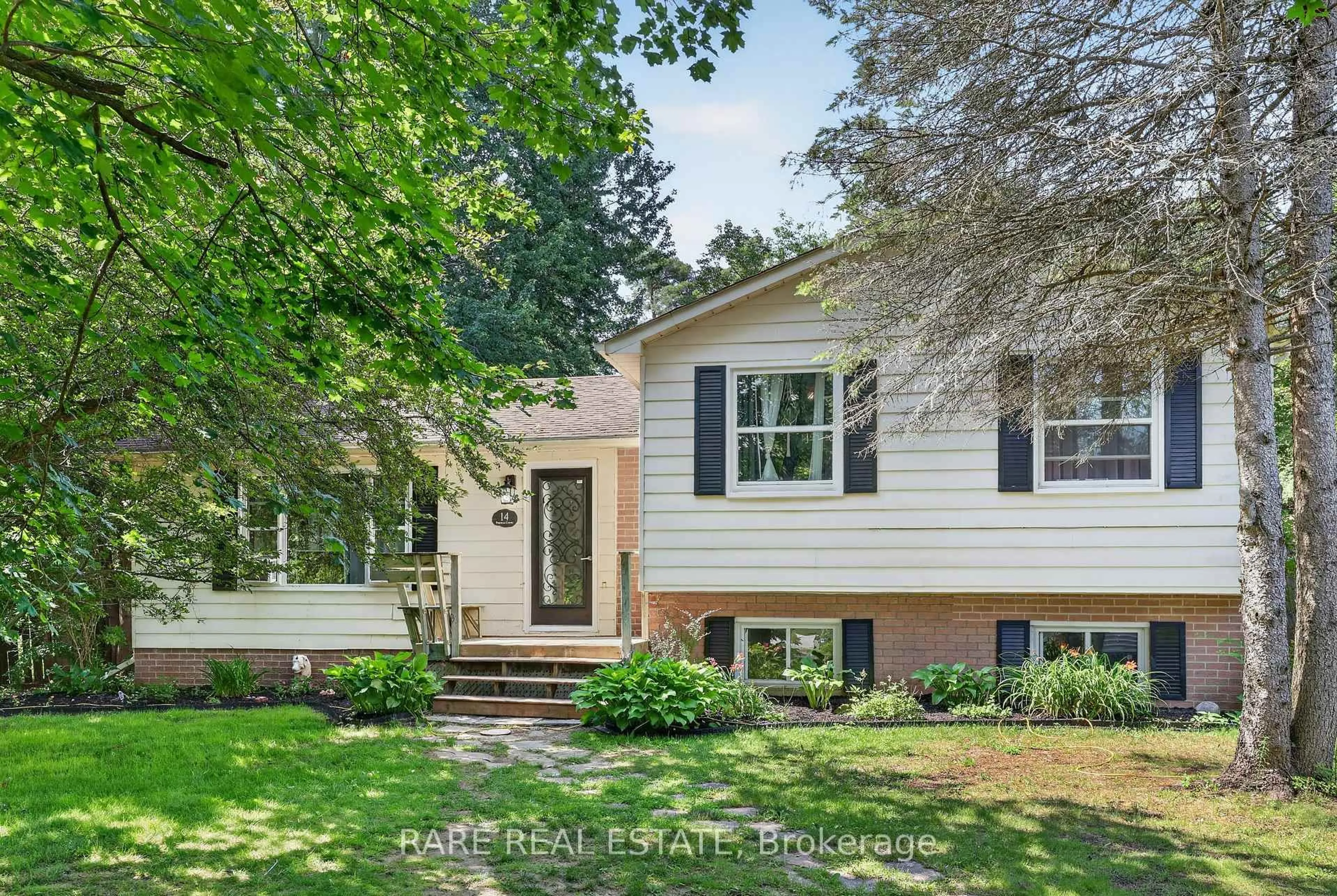 Home with vinyl exterior material, street for 14 Pineway Crt, Clearview Ontario L0M 1N0
