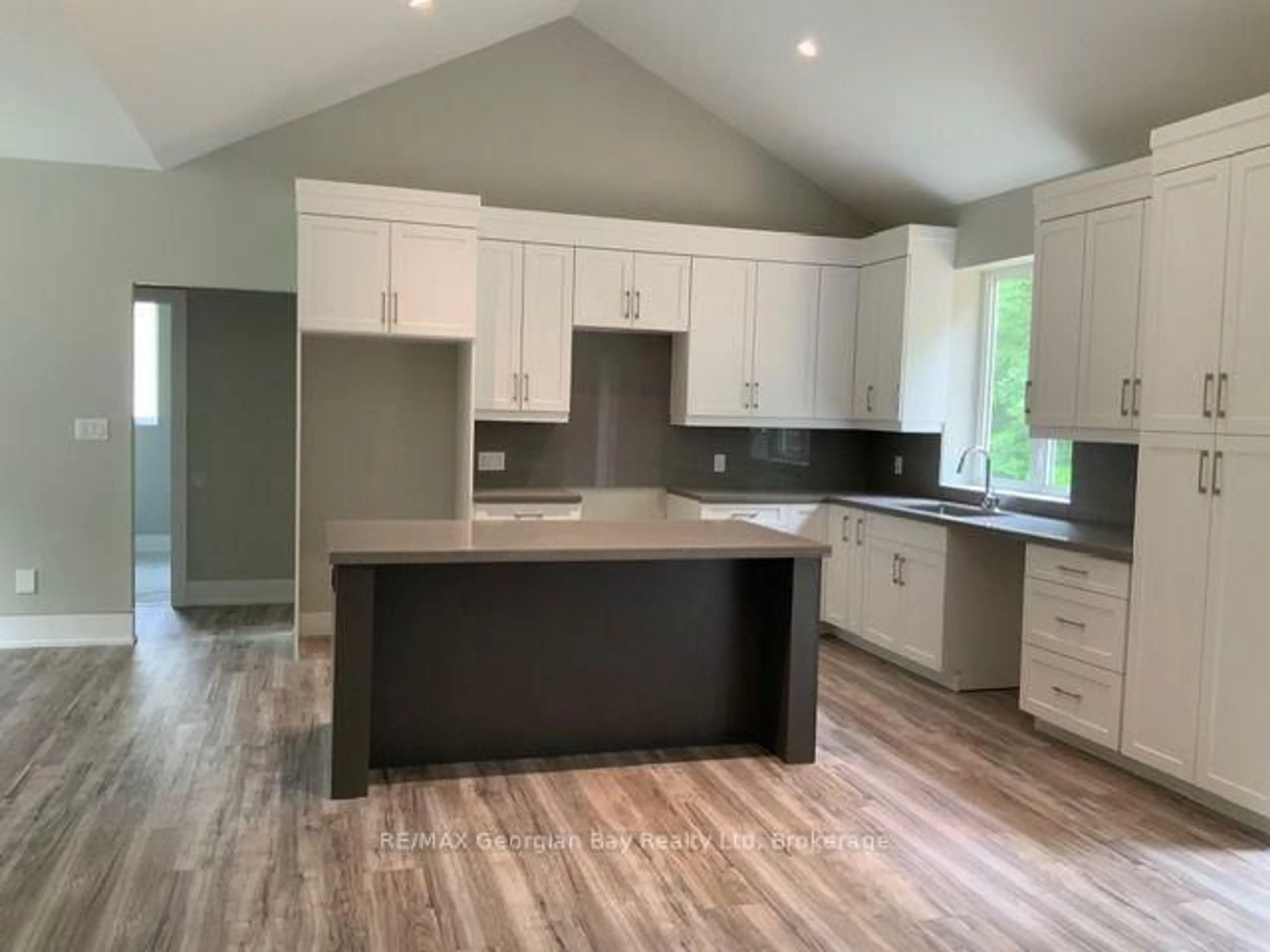 Open concept kitchen, unknown for 5 Oakwood Ave, Tiny Ontario L9M 0J2