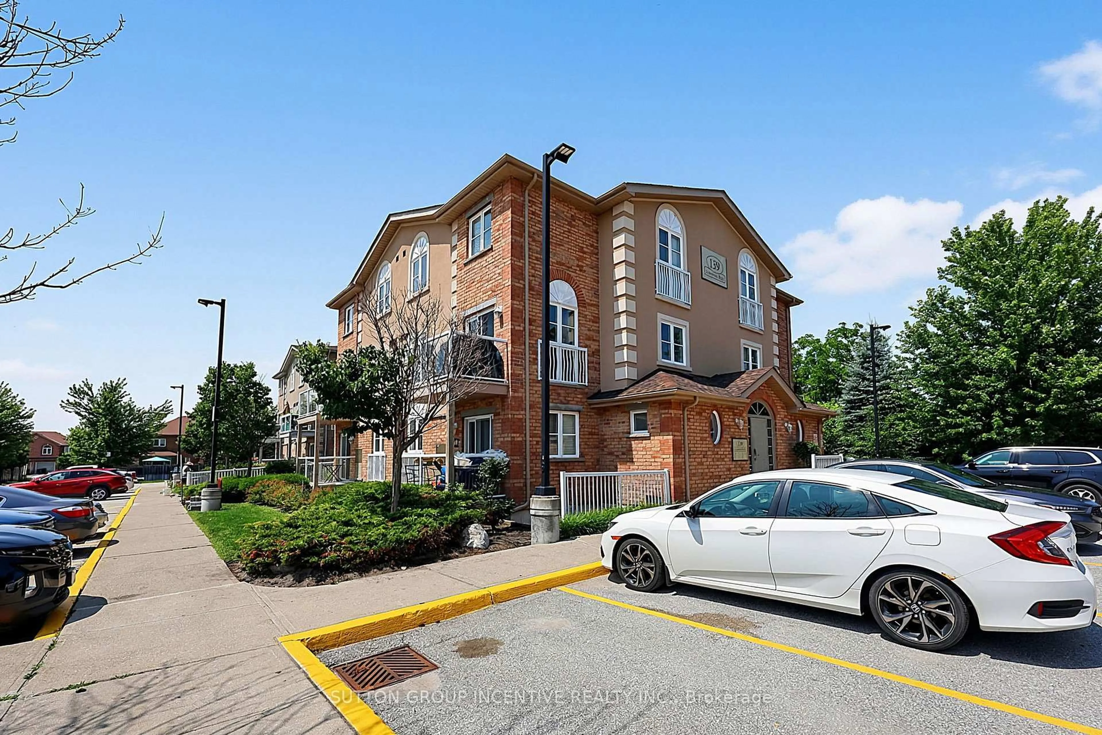 Home with brick exterior material, street for 139 Sydenham Wells #7, Barrie Ontario L4M 0H3