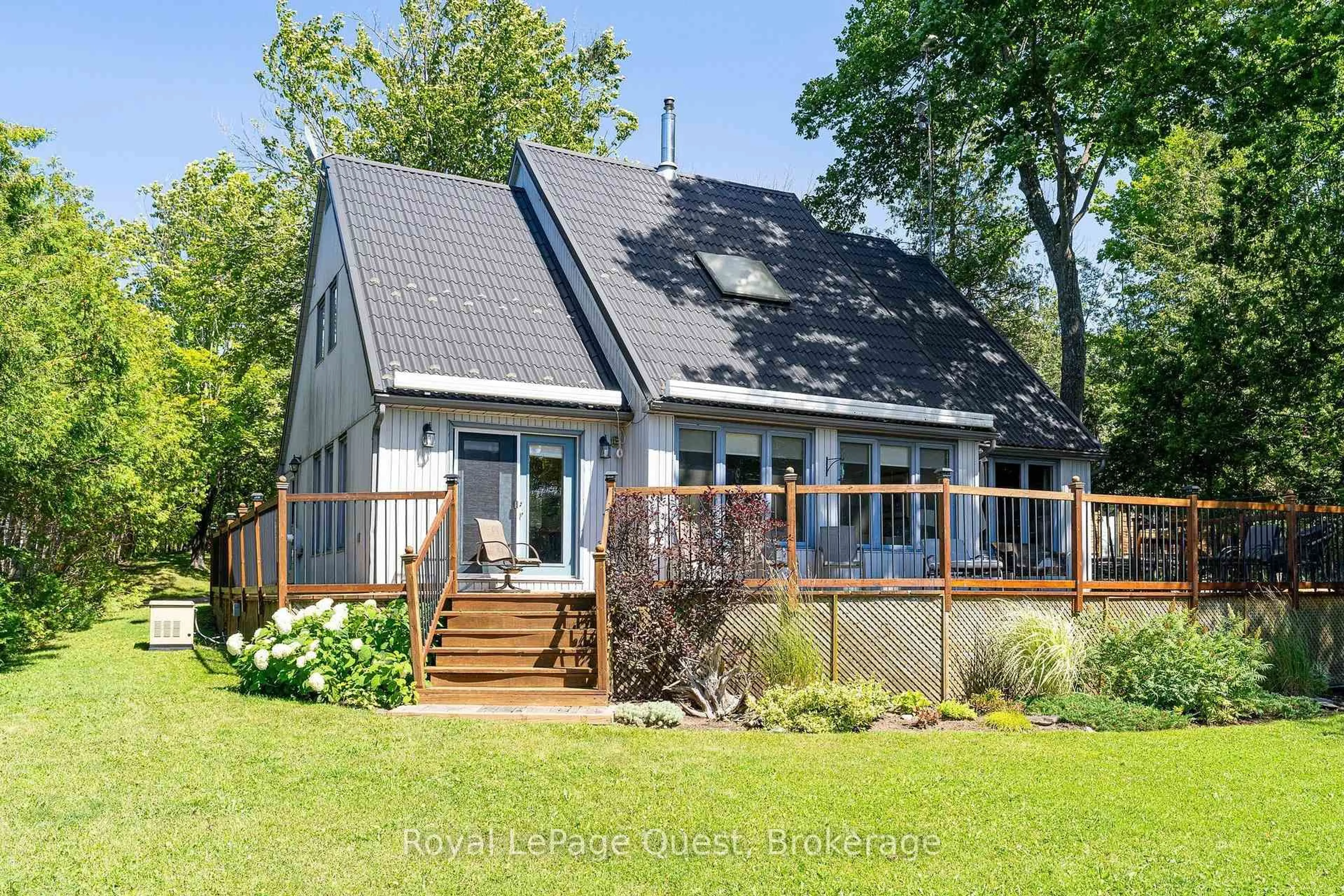 Home with vinyl exterior material, water/lake/river/ocean view for 490 Silver Birch Dr, Tiny Ontario L9M 0M5