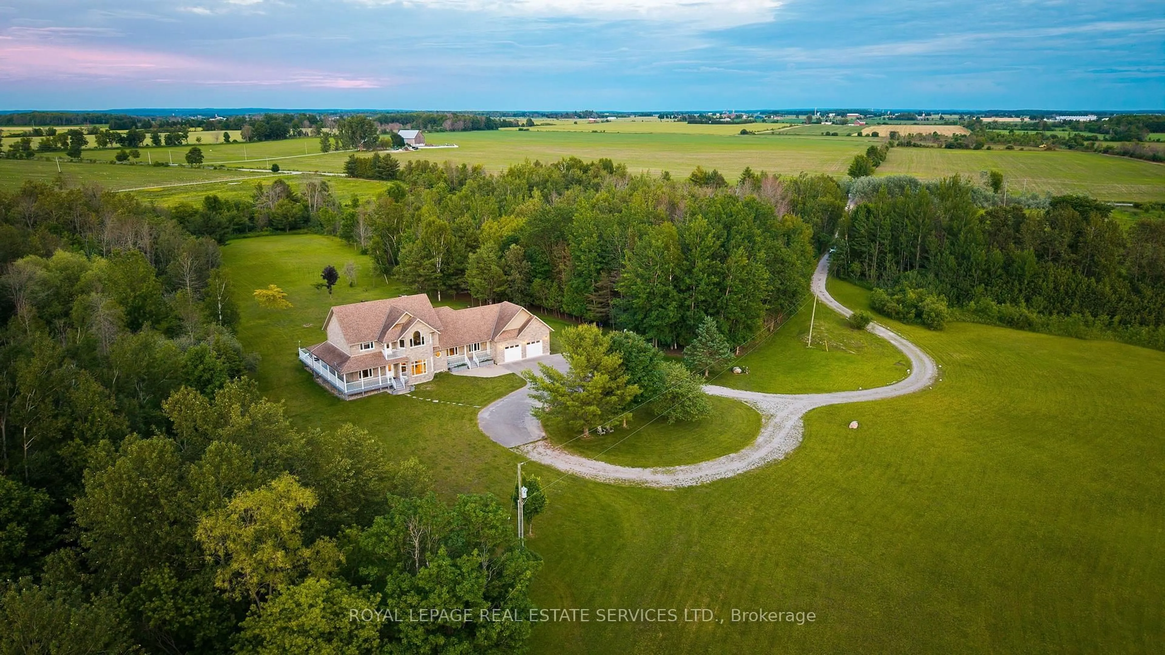 A pic from outside/outdoor area/front of a property/back of a property/a pic from drone, unknown for 960 Lawson Rd, Tiny Ontario L0L 1P1