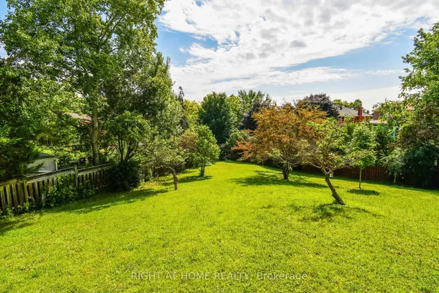 11 Thackeray Cres, Barrie 3