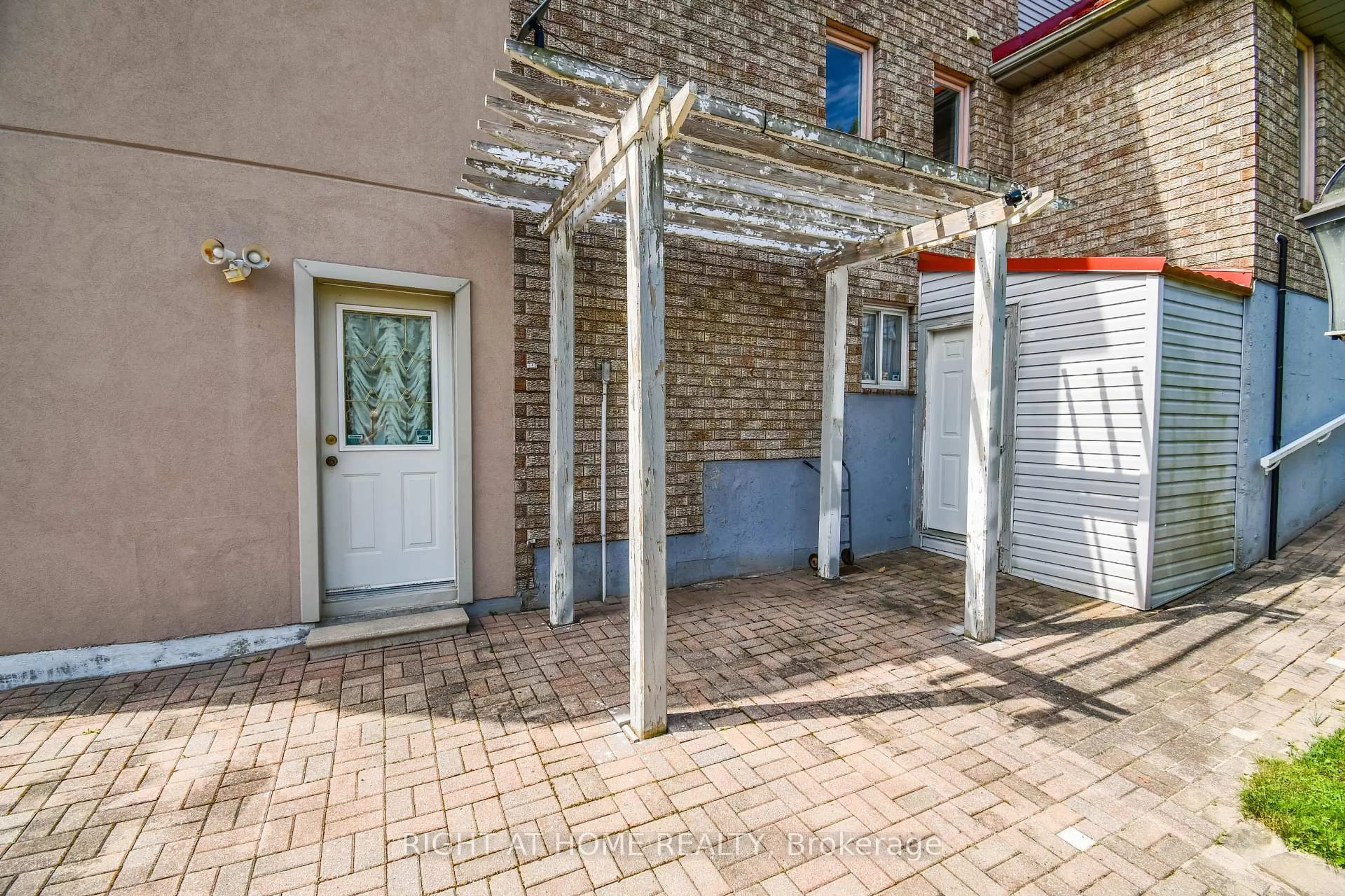 Unknown for 11 Thackeray Cres, Barrie Ontario L4N 6J6