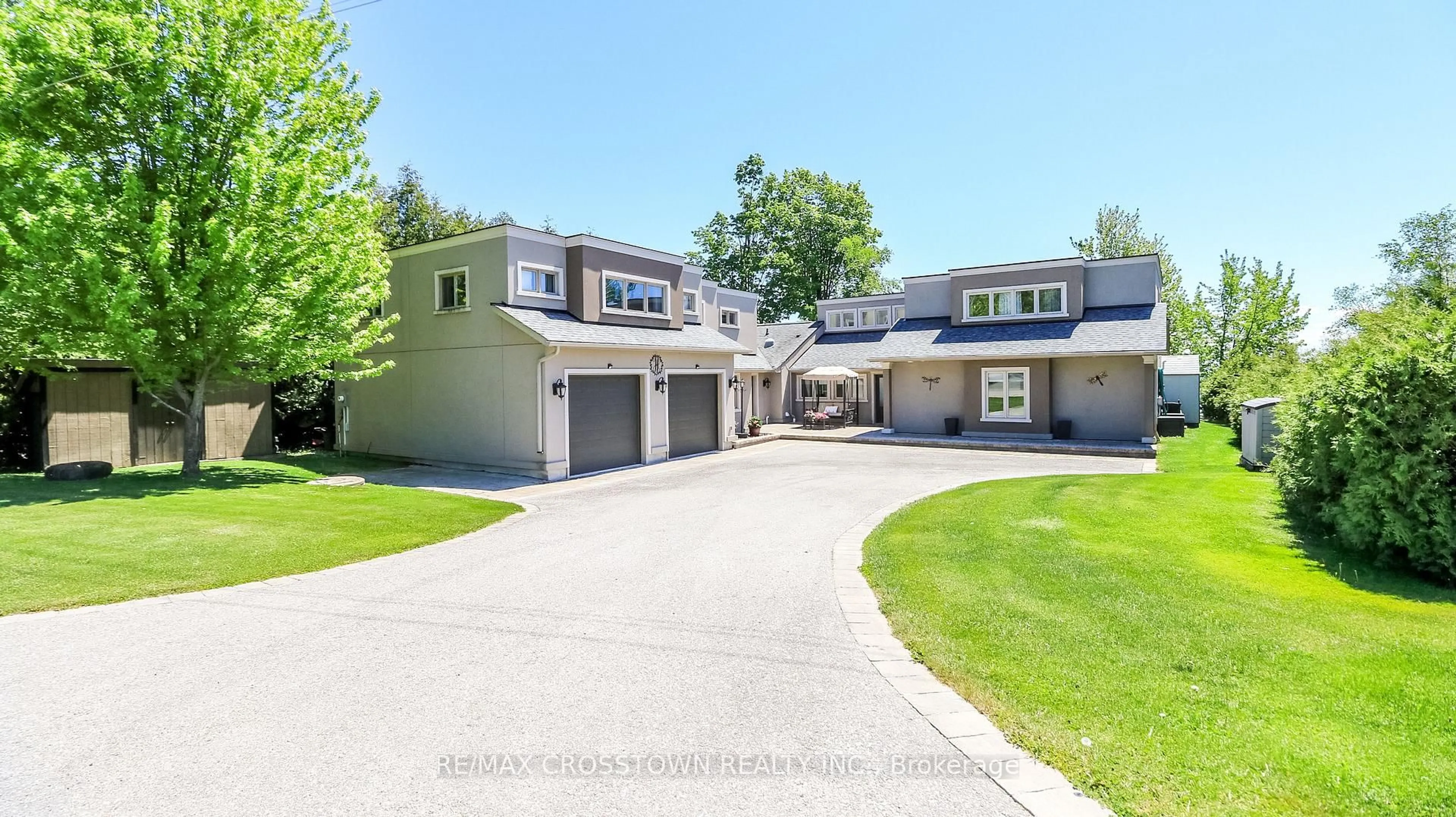 A pic from outside/outdoor area/front of a property/back of a property/a pic from drone, street for 183 Lakeshore Rd, Oro-Medonte Ontario L0L 2E0