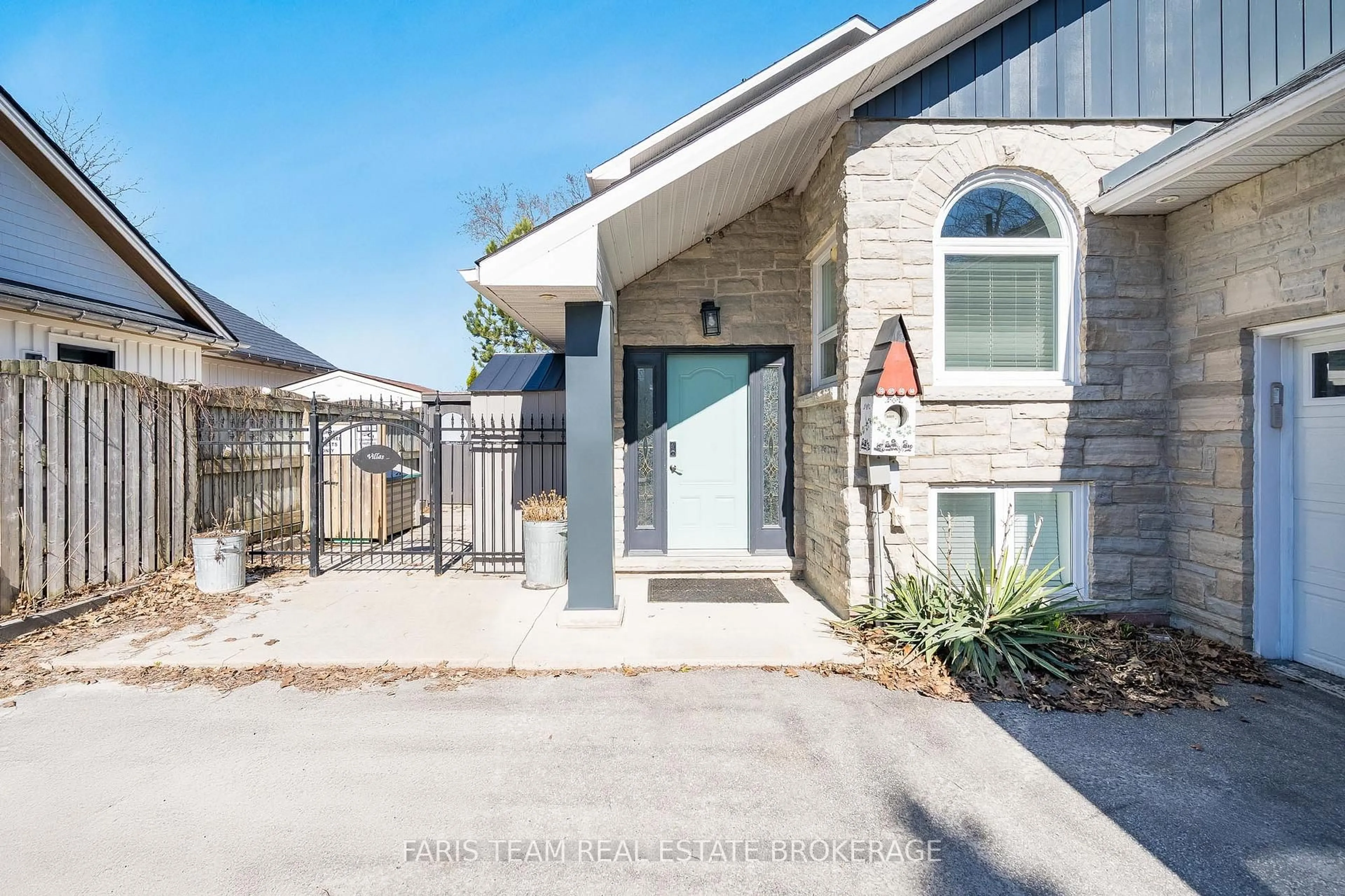 Home with brick exterior material, street for 60 River Avenue Cres, Wasaga Beach Ontario L9Z 2K6