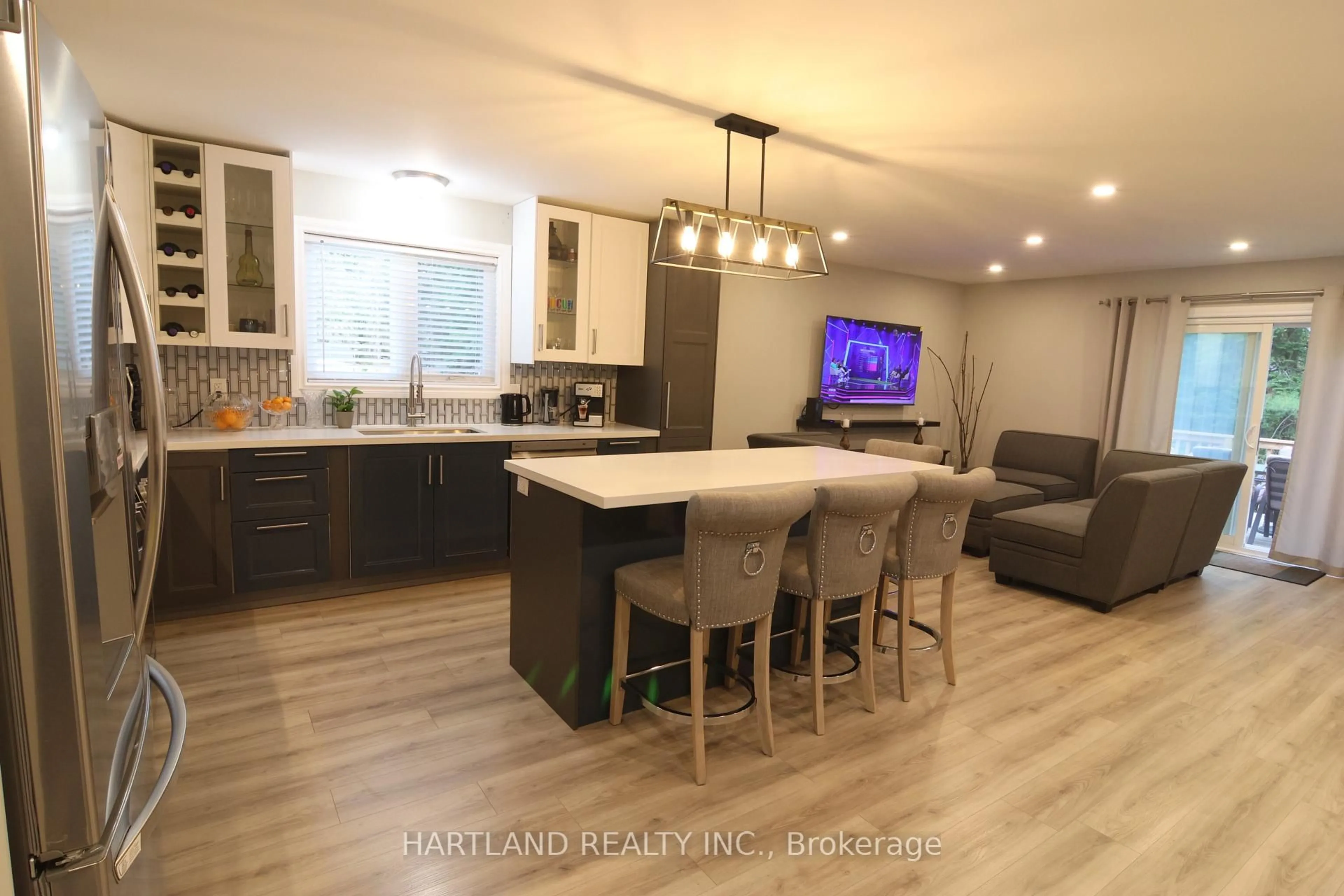 Open concept kitchen, unknown for 22 Berkely St, Wasaga Beach Ontario L9Z 2N6