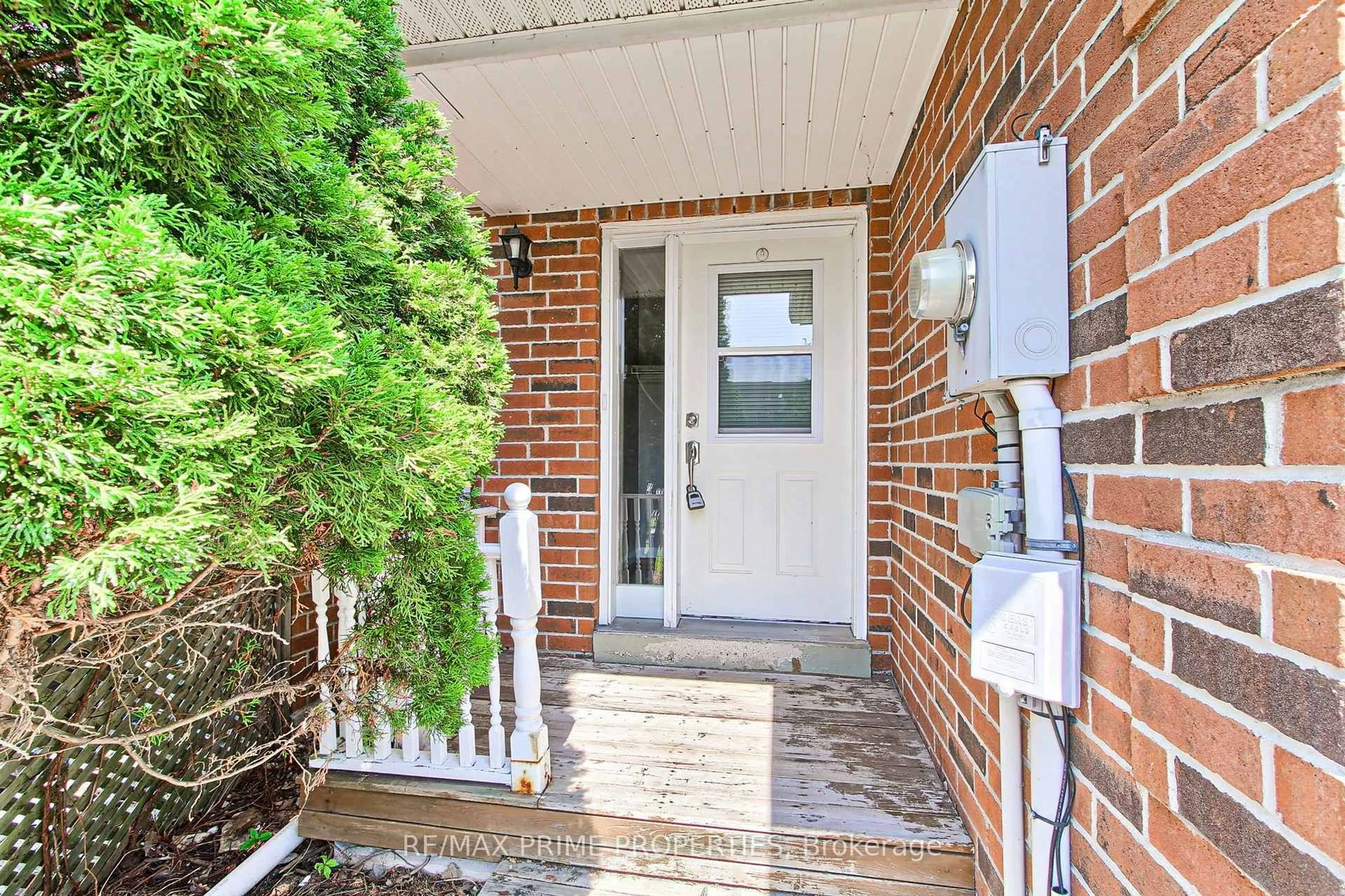 Indoor entryway for 85 Lyfytt Cres, Barrie Ontario L4N 7X5