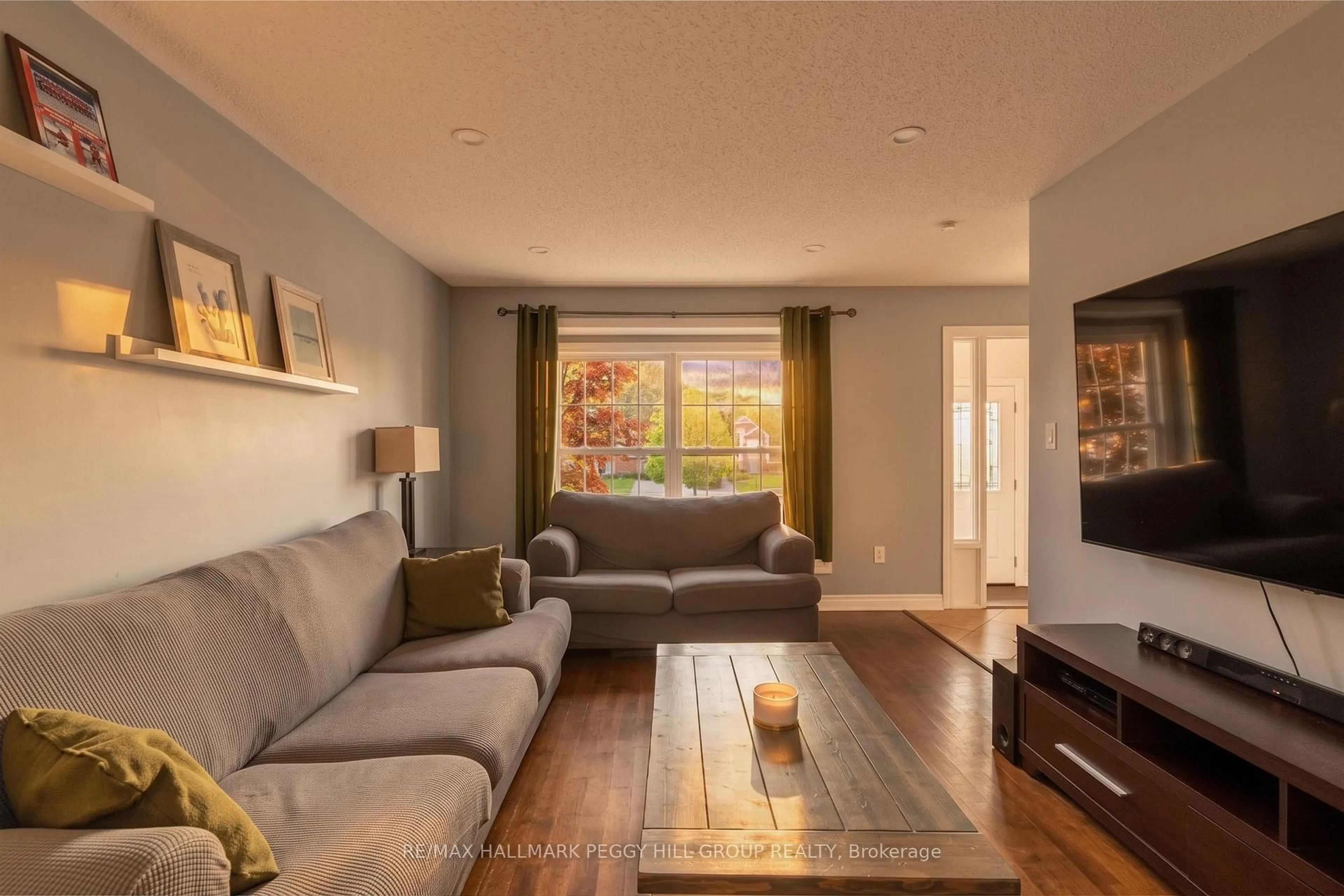 Living room with furniture, wood/laminate floor for 44 Knicely Rd, Barrie Ontario L4N 6V3