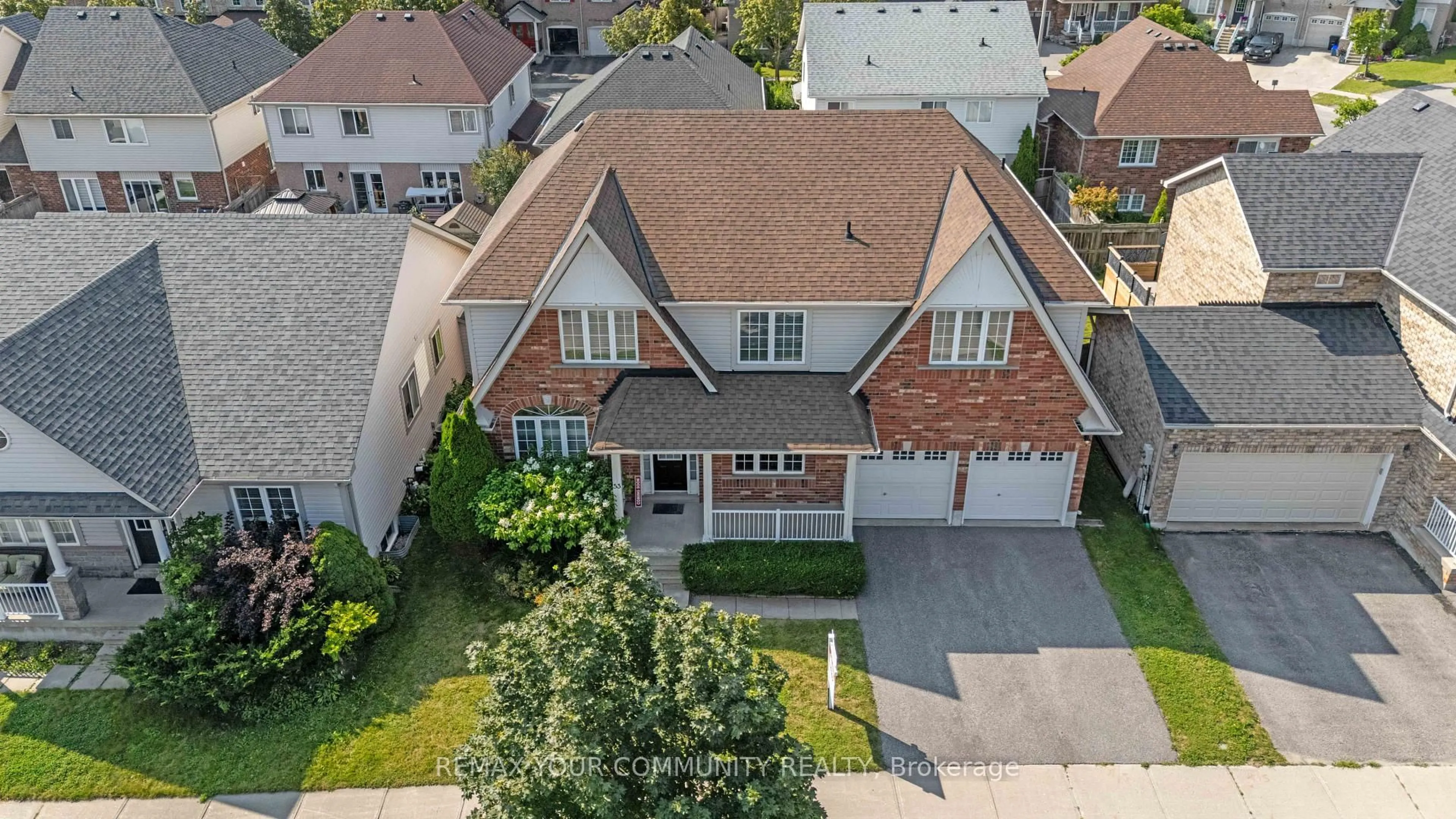 A pic from outside/outdoor area/front of a property/back of a property/a pic from drone, street for 53 Brookwood Dr, Barrie Ontario L4N 0Z1