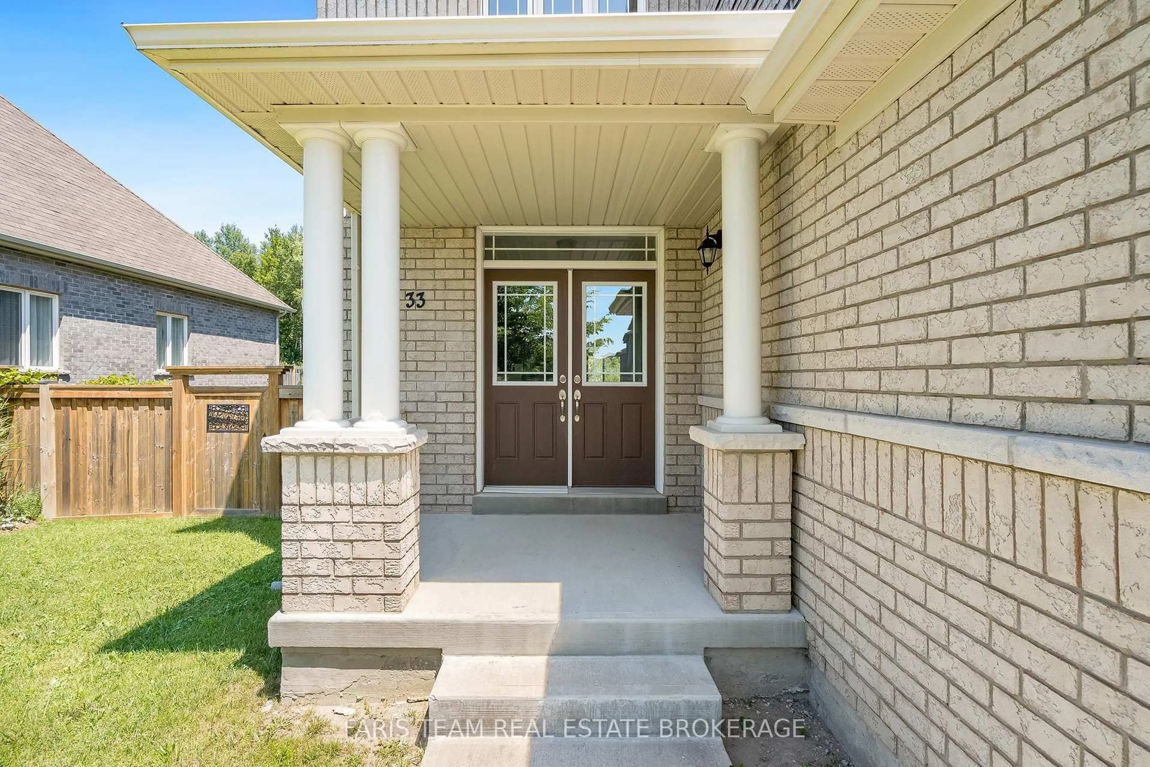 Home with brick exterior material, street for 33 Pearl St, Wasaga Beach Ontario L9Z 0G9