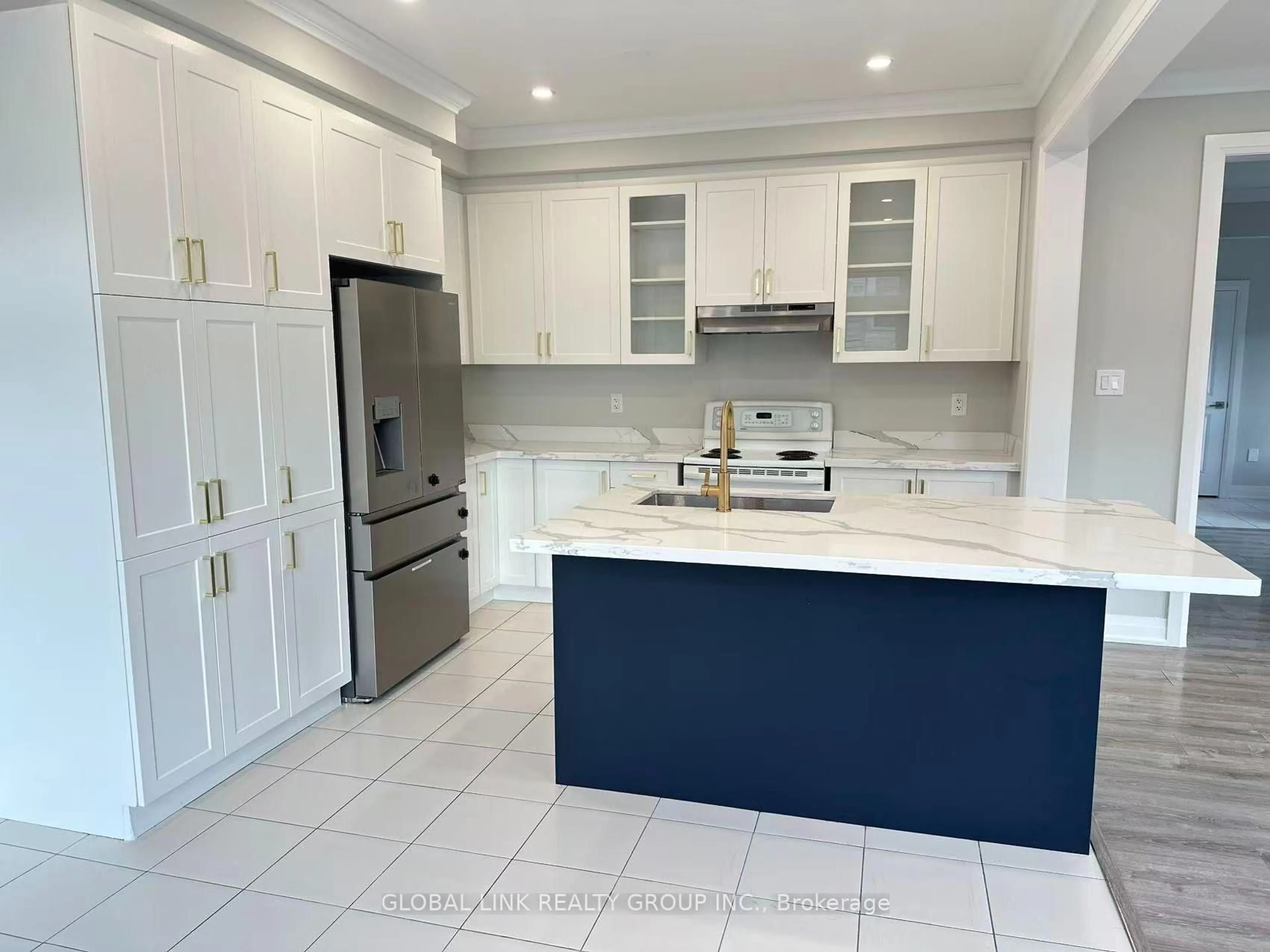 Open concept kitchen, ceramic/tile floor for 1 Copperhill Hts, Barrie Ontario L9J 0L1