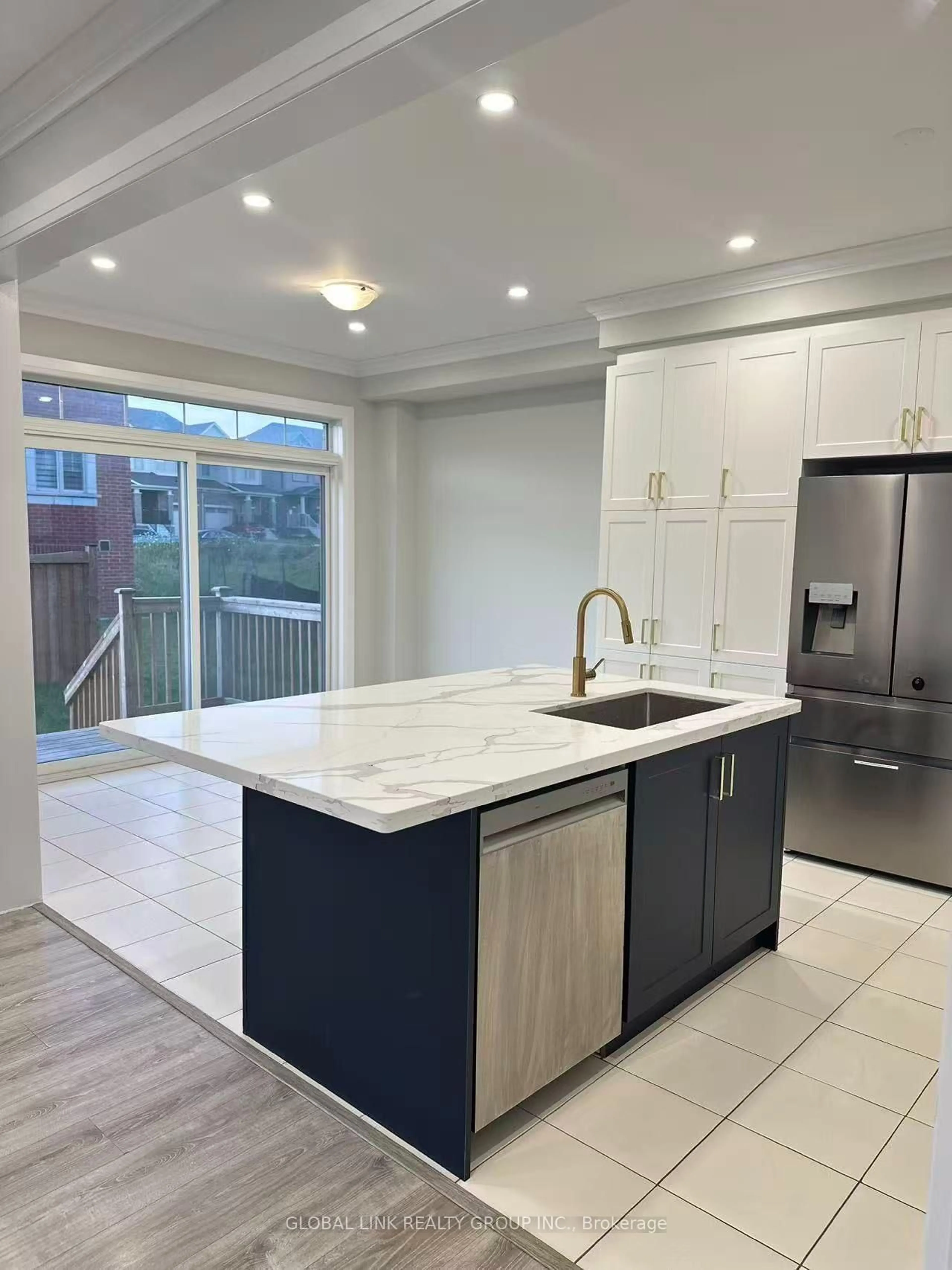 Open concept kitchen, ceramic/tile floor for 1 Copperhill Hts, Barrie Ontario L9J 0L1