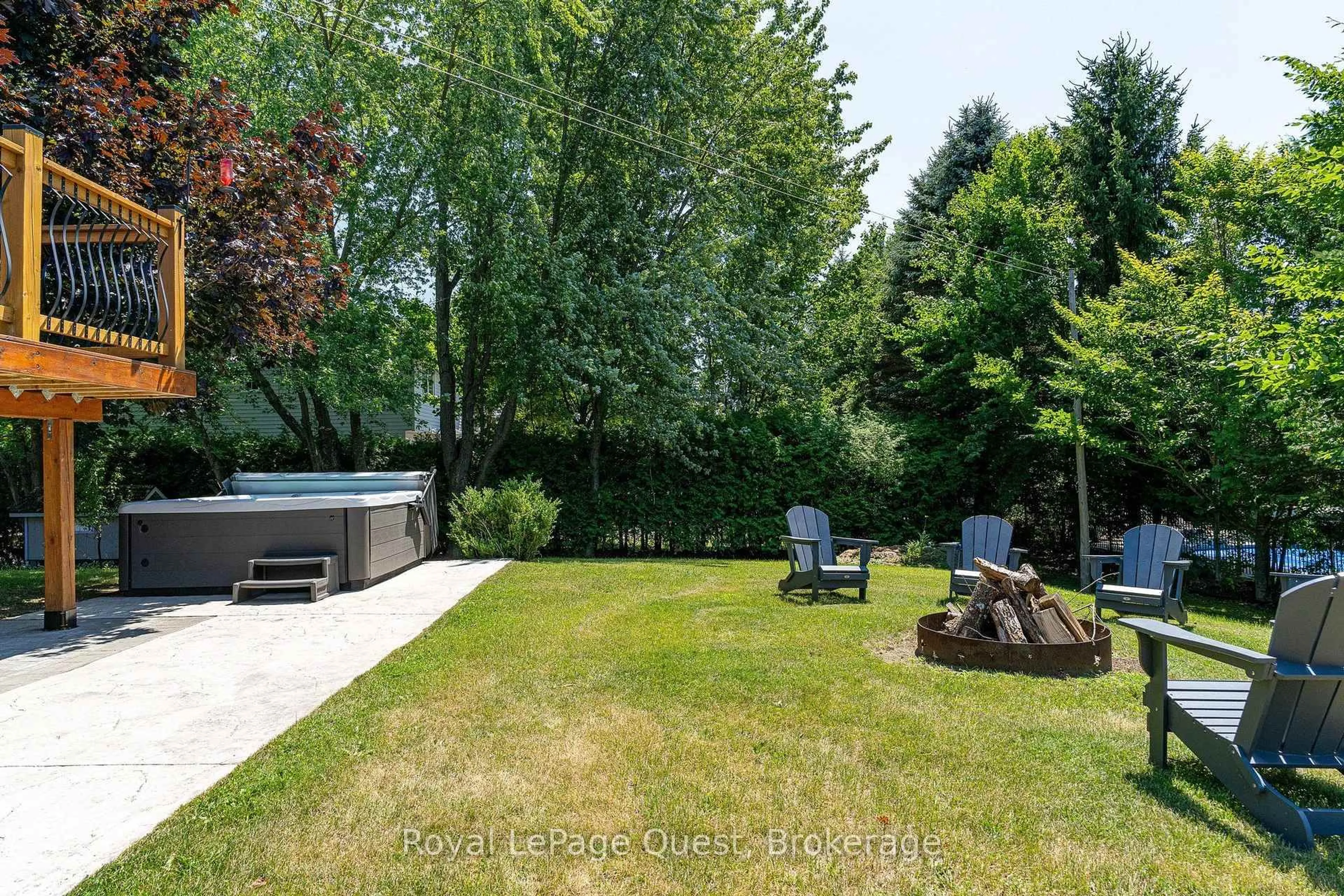 Patio, unknown for 20 Rue Eric, Tiny Ontario L9M 0H1