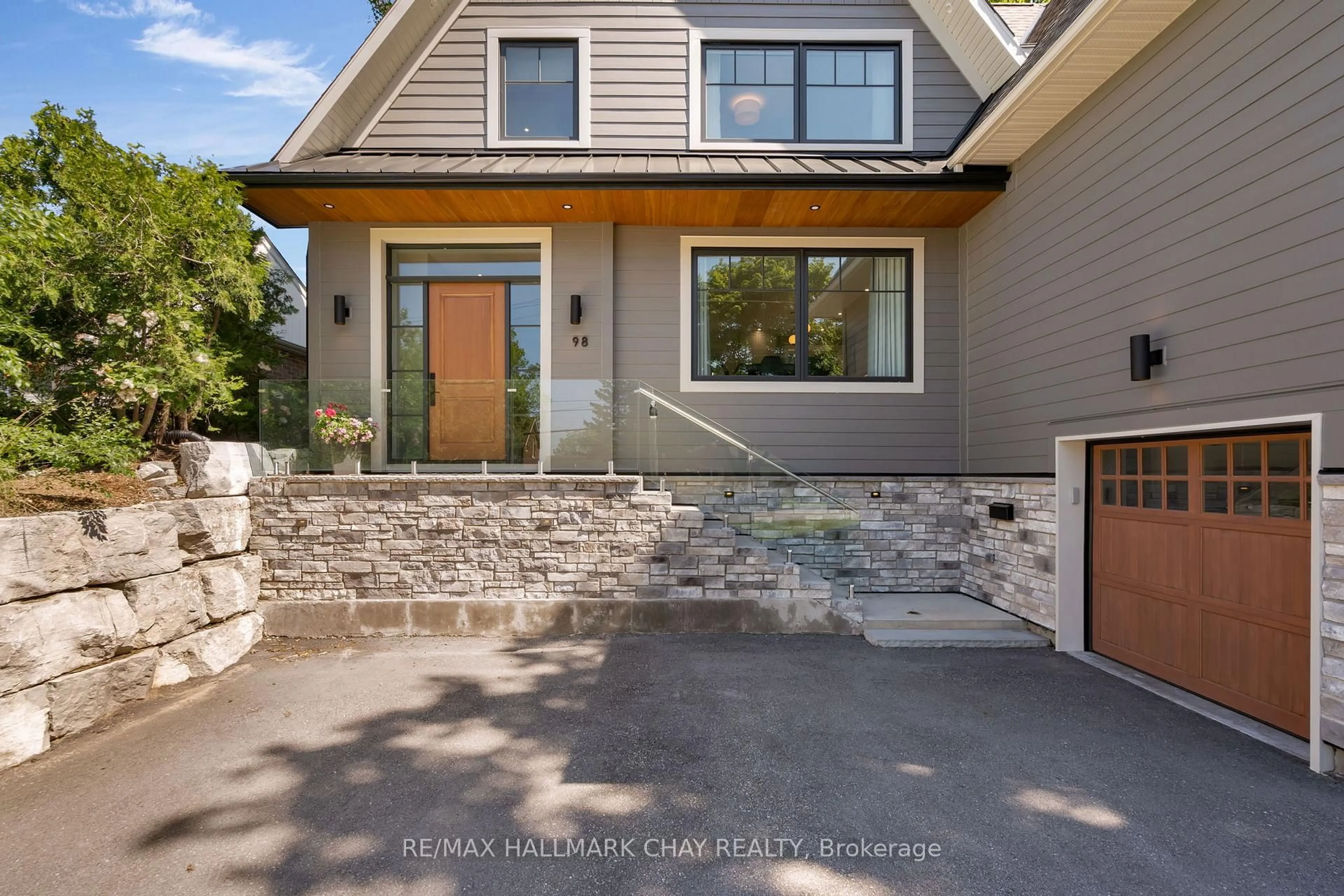 Home with brick exterior material, street for 98 Shanty Bay Rd, Barrie Ontario L4M 1E2