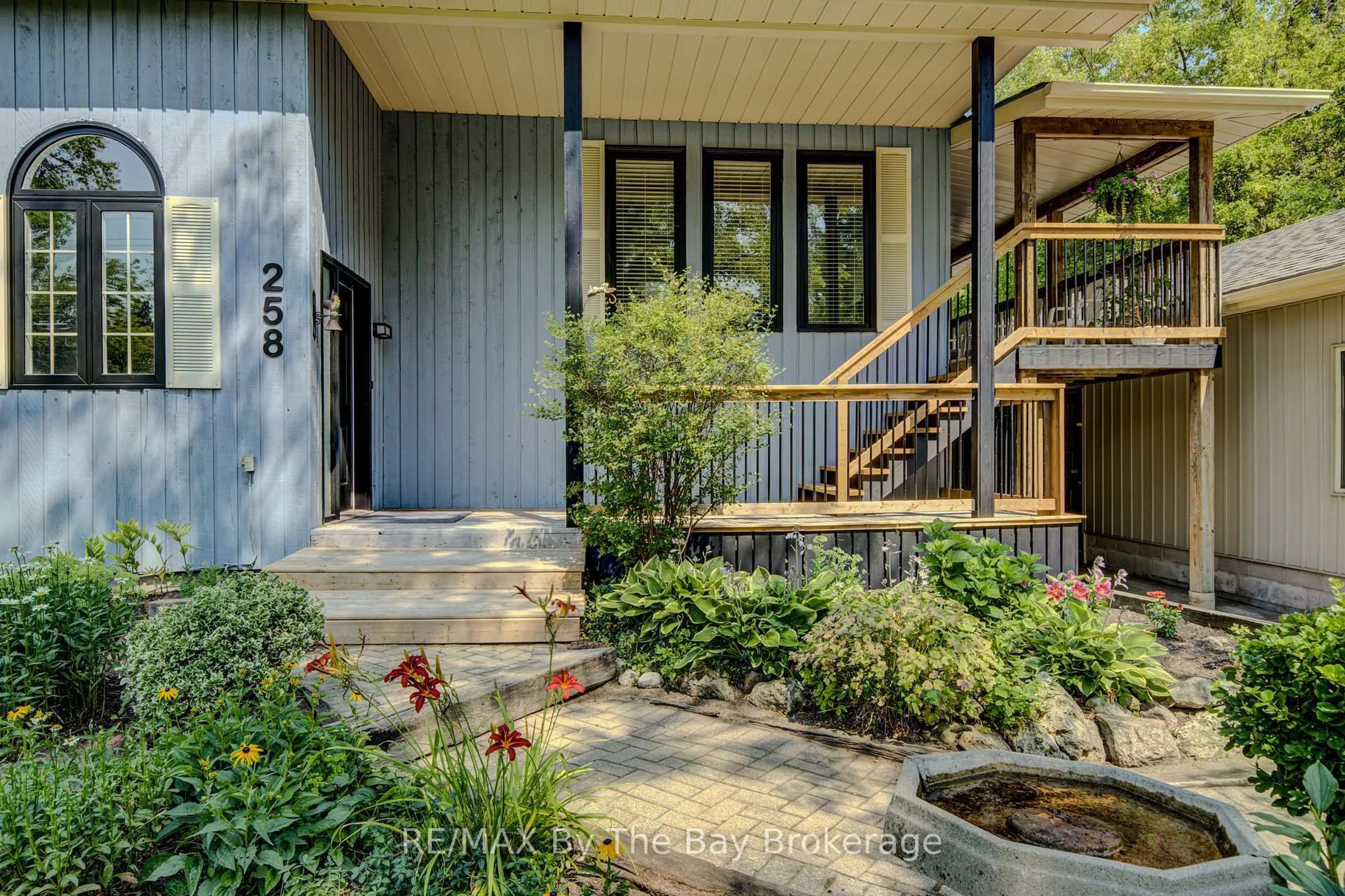 Indoor entryway for 258 Sunnidale St, Clearview Ontario L0M 1S0