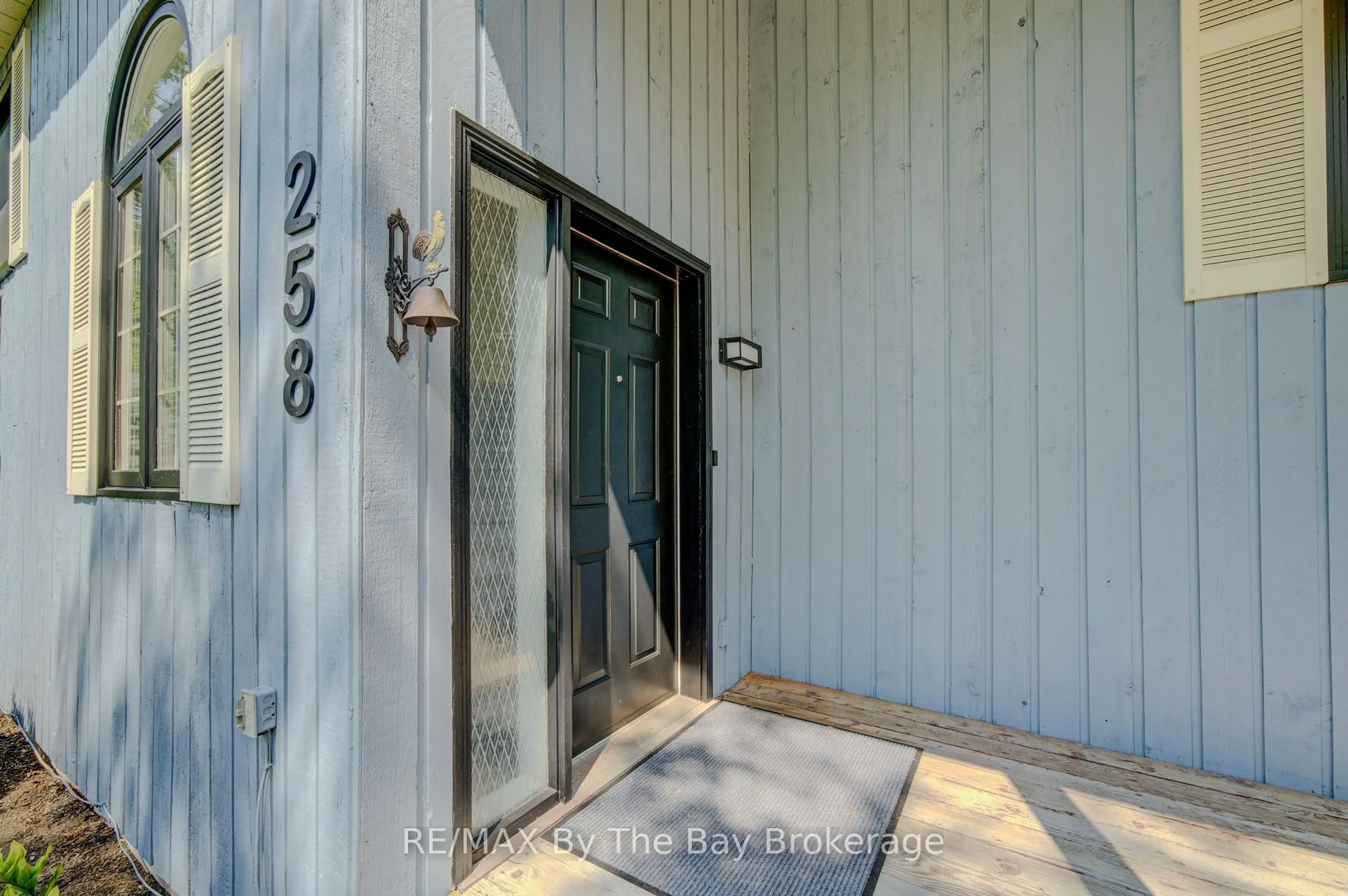 Indoor entryway for 258 Sunnidale St, Clearview Ontario L0M 1S0