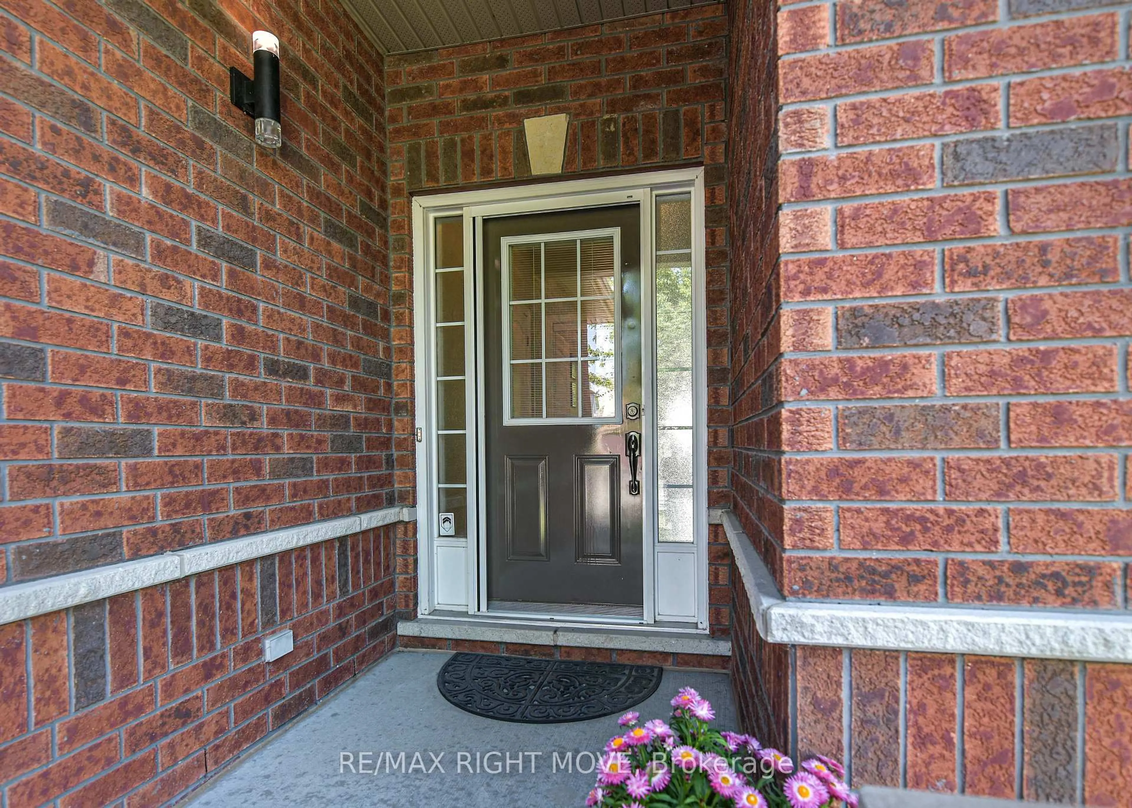 Indoor entryway for 97 Atlantis Dr, Orillia Ontario L3V 0A8