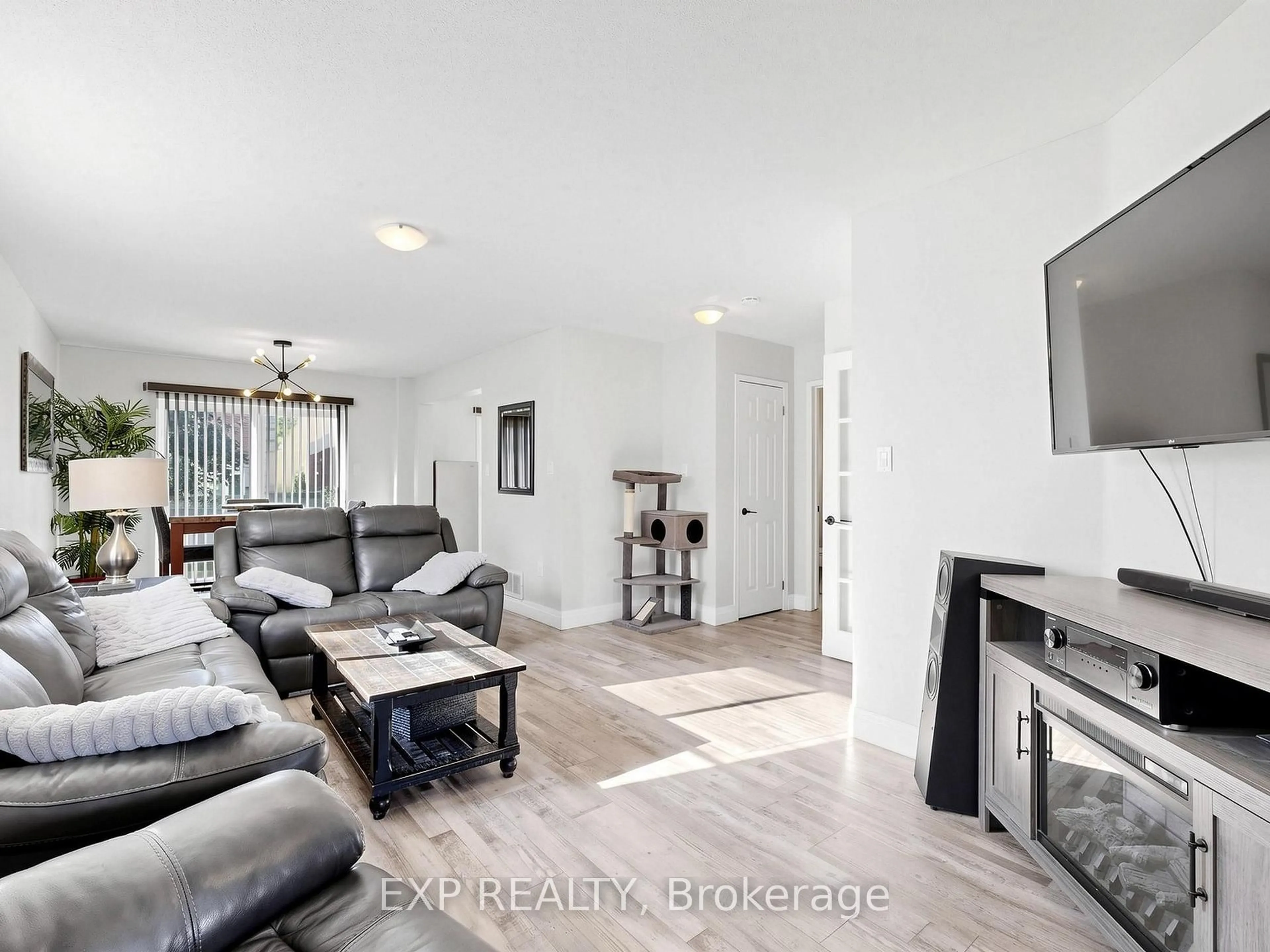 Living room with furniture, unknown for 6 Booth Lane, Barrie Ontario L4N 0S4