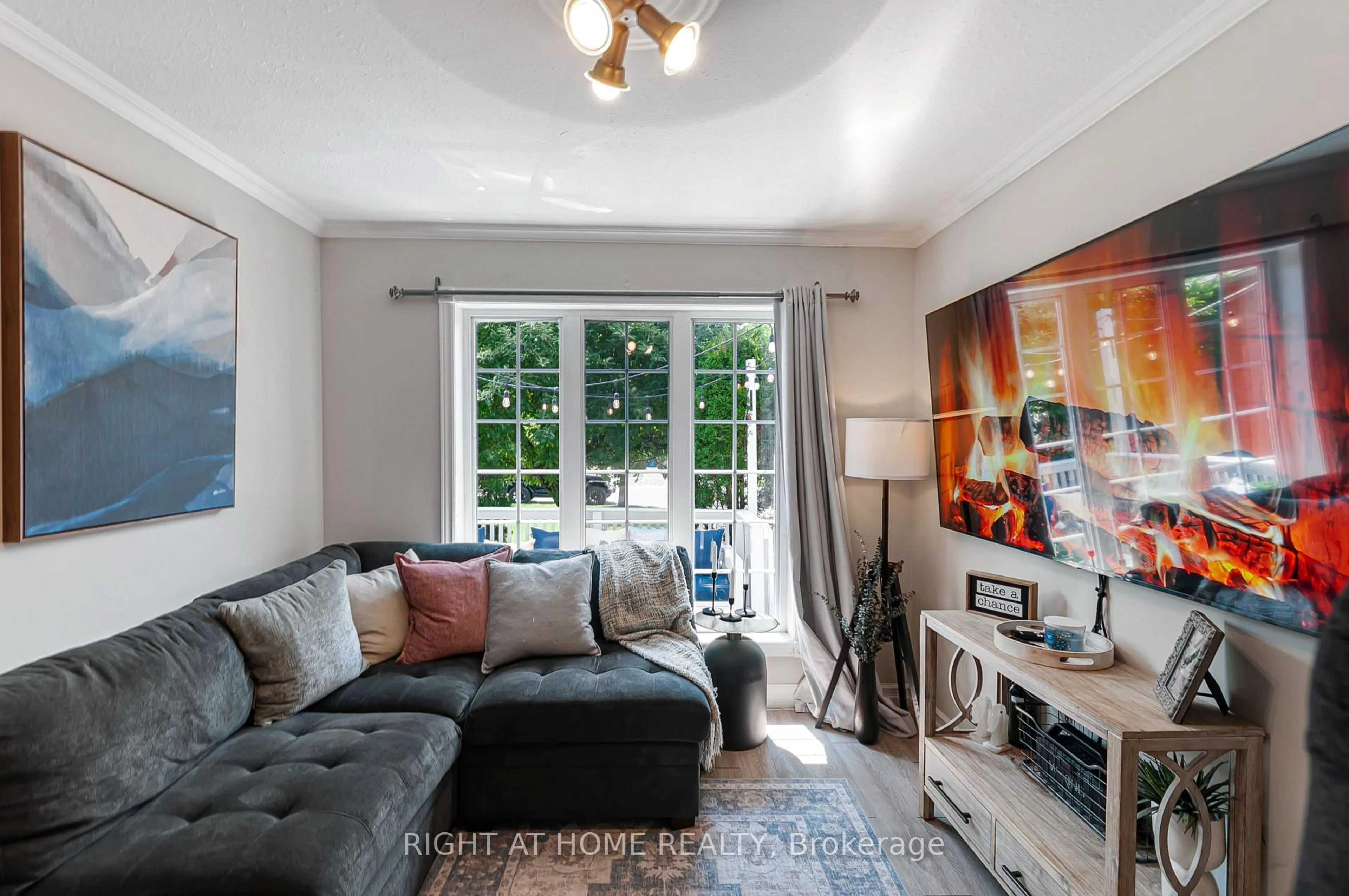 Living room with furniture, unknown for 174 Sundew Dr, Barrie Ontario L4N 9N1