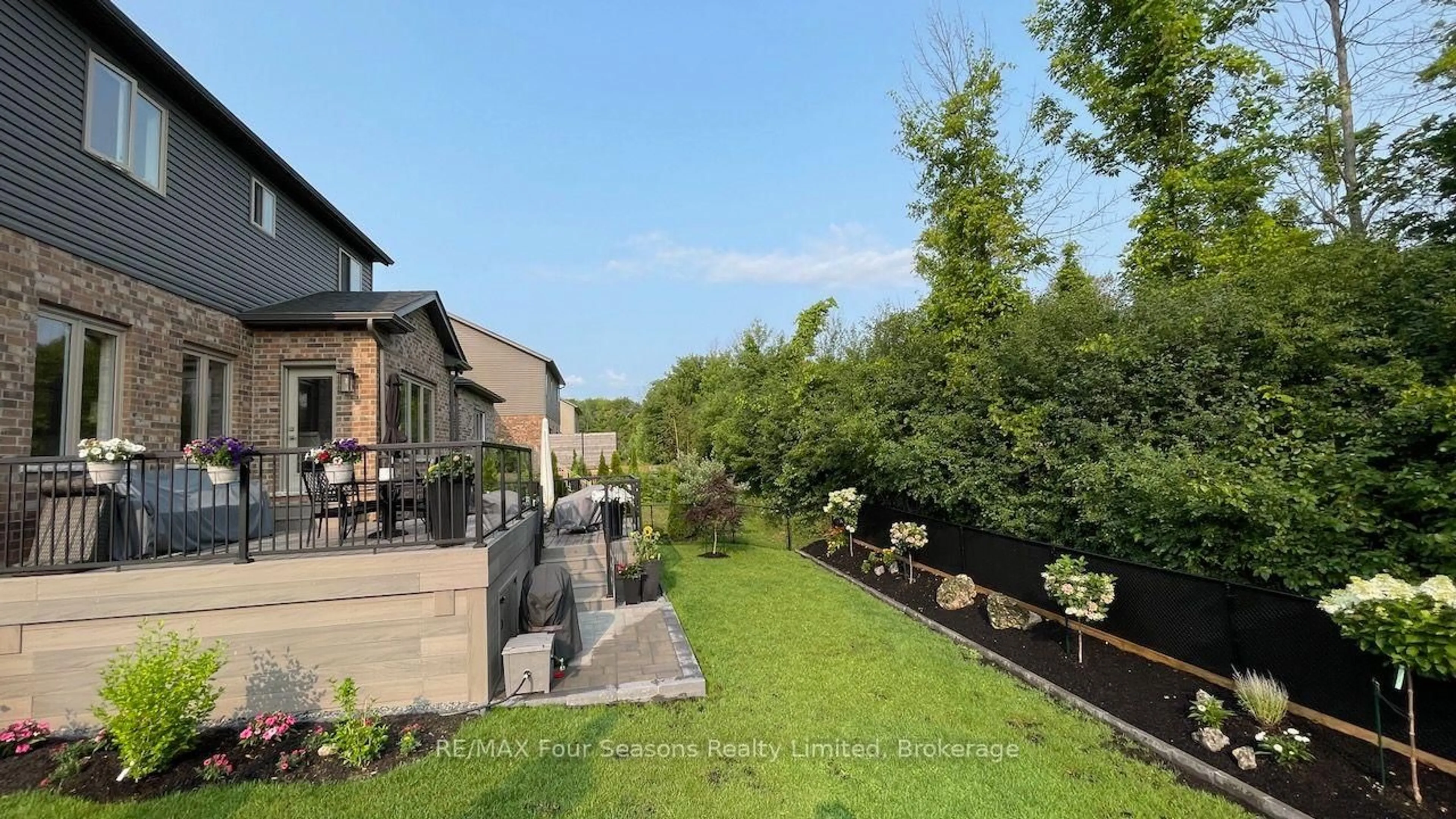 Patio, street for 62 FOLEY Cres, Collingwood Ontario L9Y 3B7