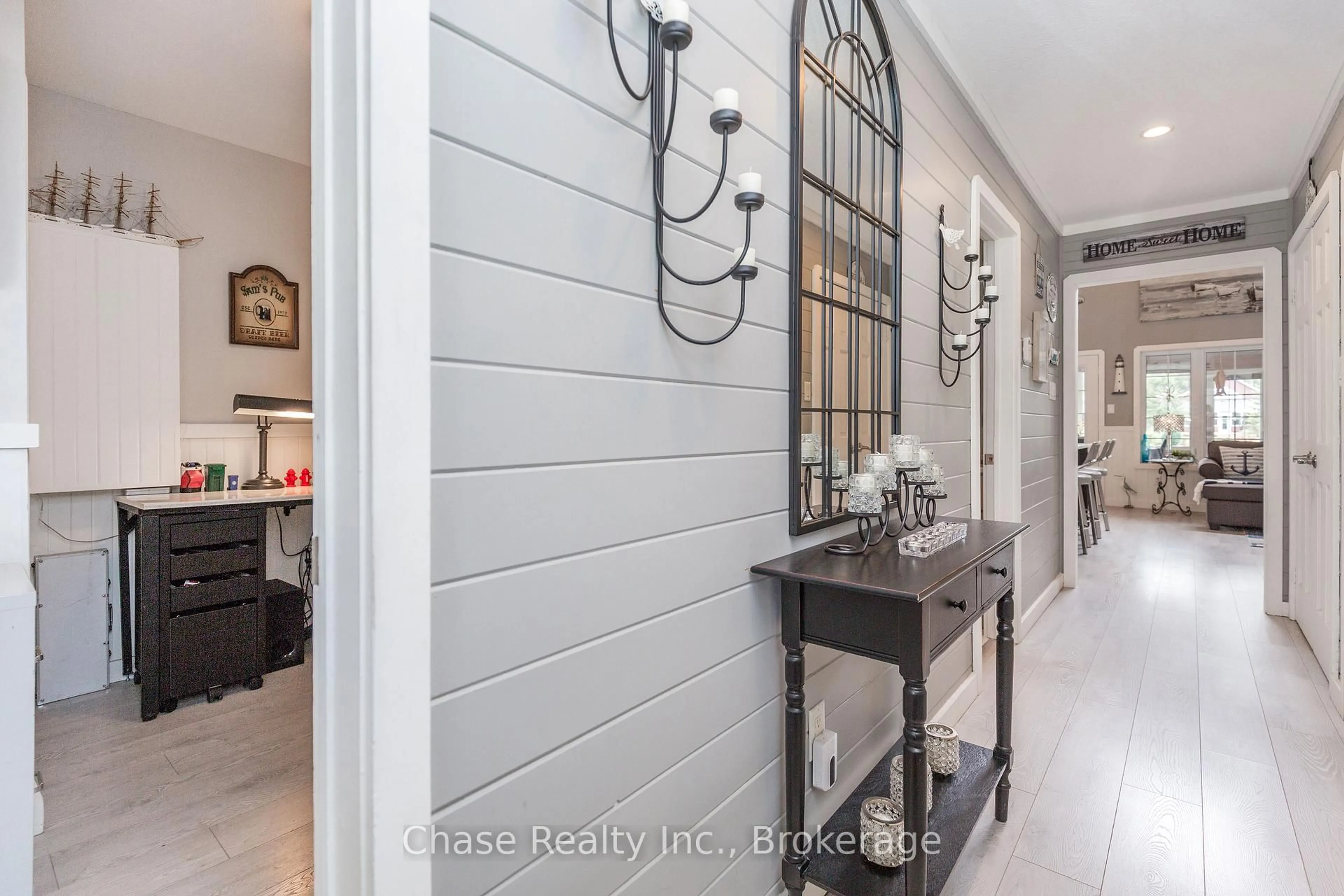 Indoor entryway for 41 Madawaska Tr, Wasaga Beach Ontario L9Z 1X7