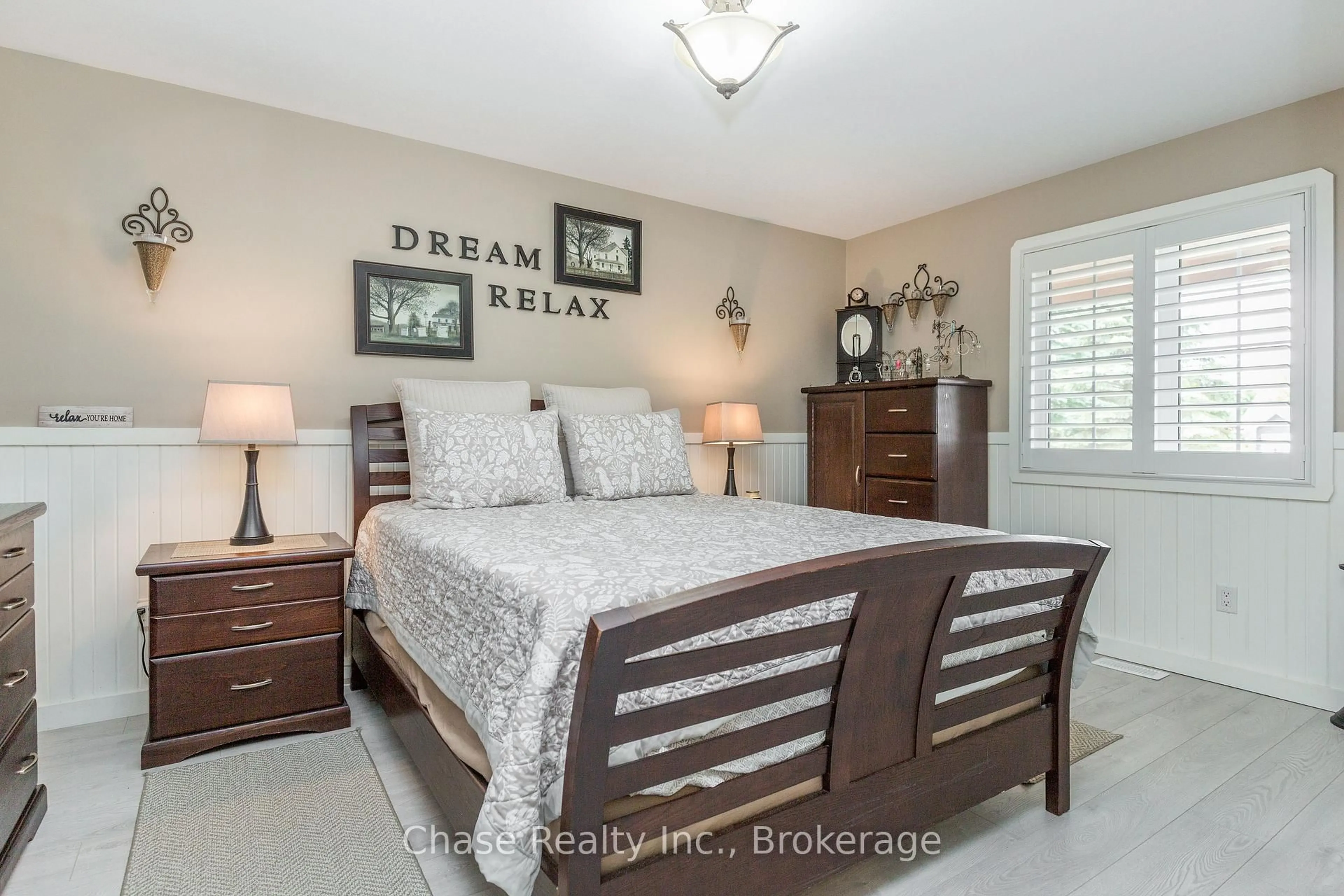 Bedroom with bed, unknown for 41 Madawaska Tr, Wasaga Beach Ontario L9Z 1X7