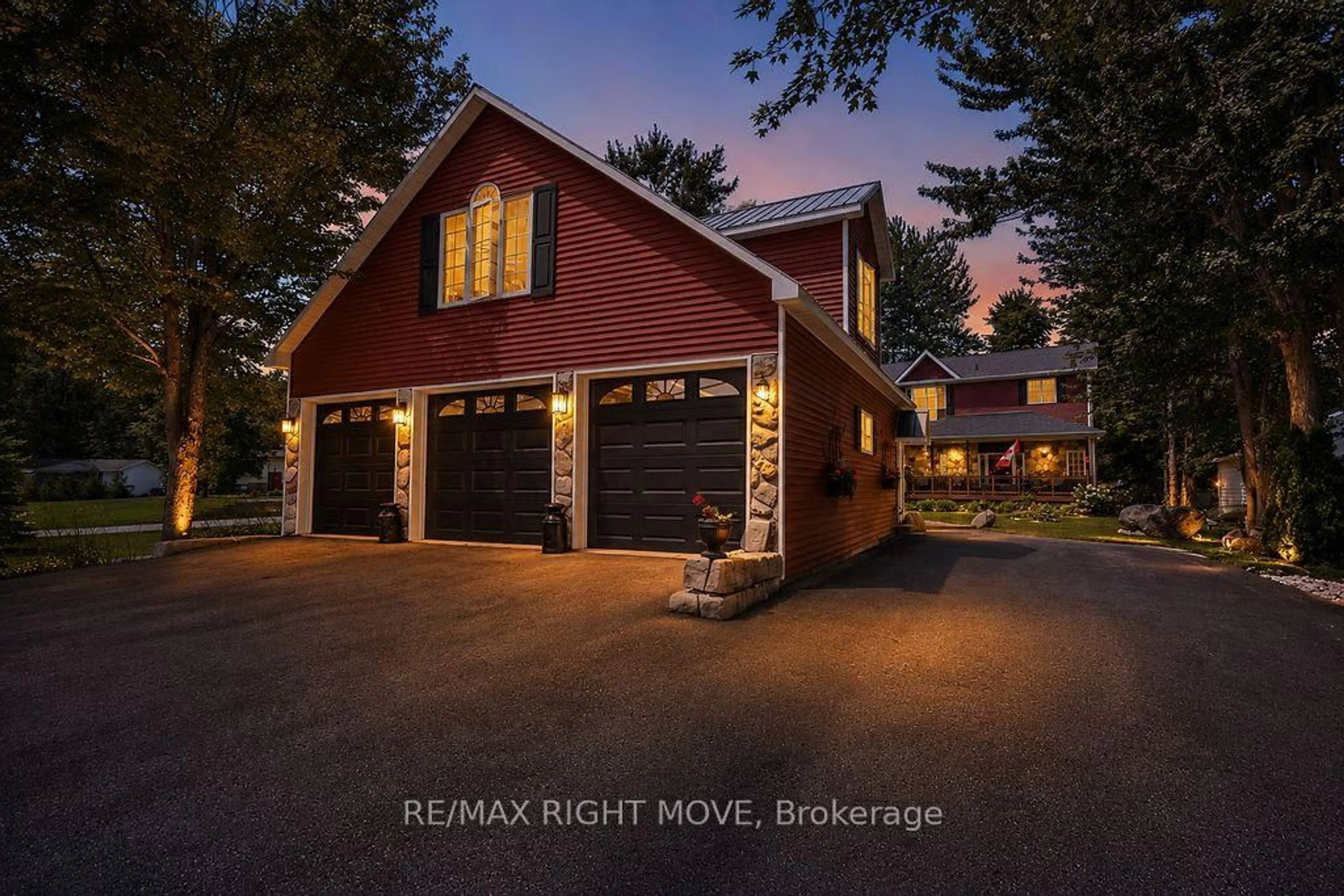 Indoor garage for 2636 Westshore Cres, Severn Ontario L3V 0V8