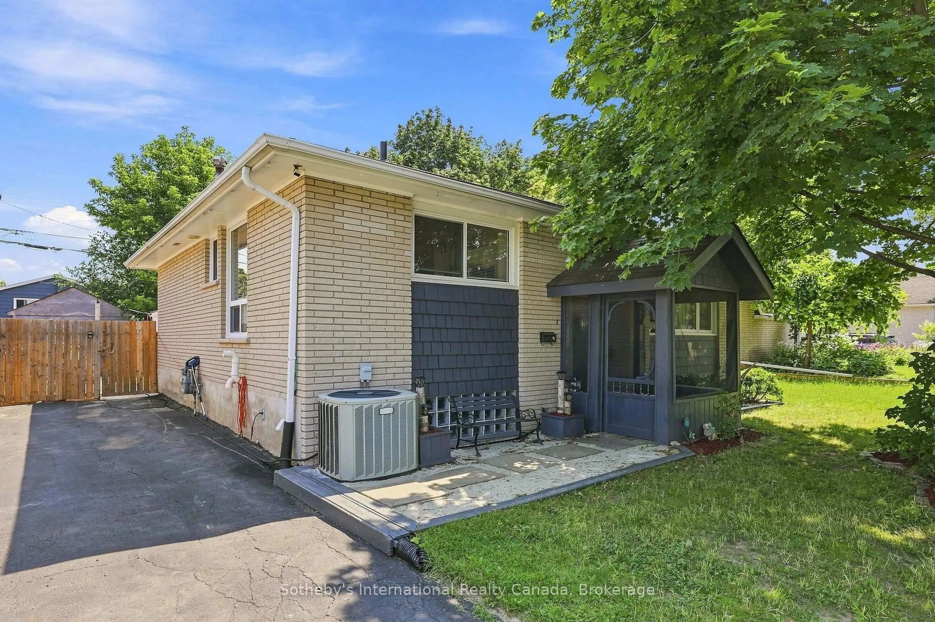 Unknown for 3 DICKSON Rd, Collingwood Ontario L9Y 2X2
