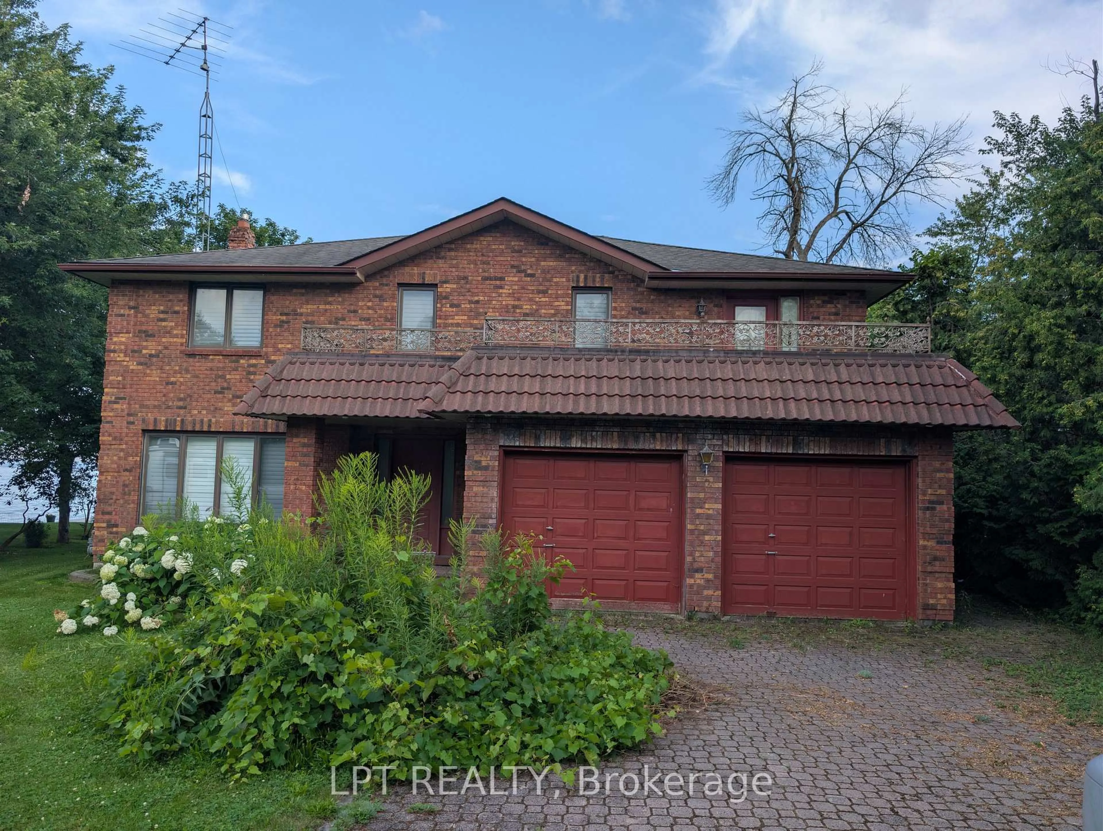 A pic from outside/outdoor area/front of a property/back of a property/a pic from drone, street for 47 Parkside Dr, Oro-Medonte Ontario L0L 1T0