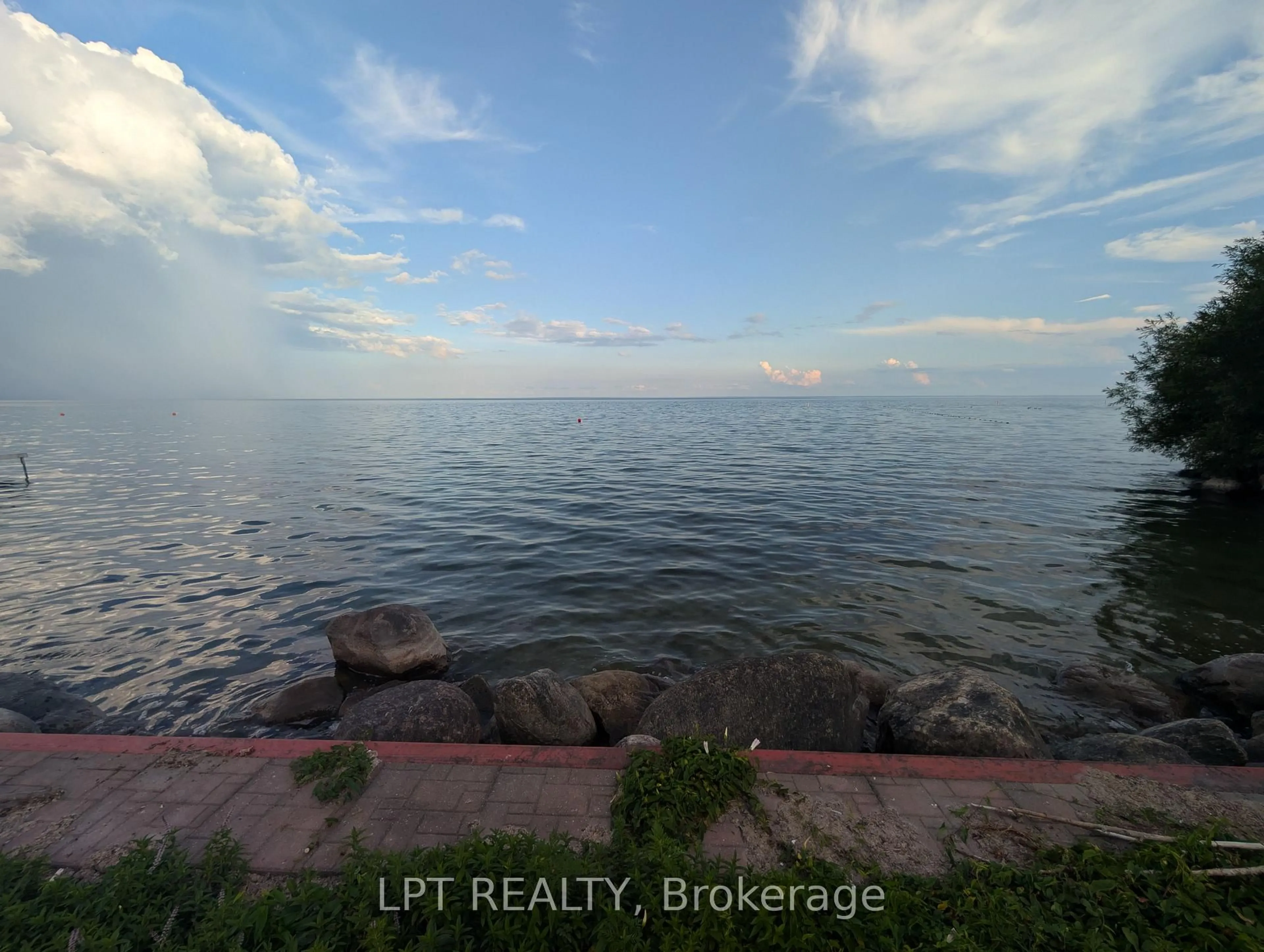 Blurry image for 47 Parkside Dr, Oro-Medonte Ontario L0L 1T0