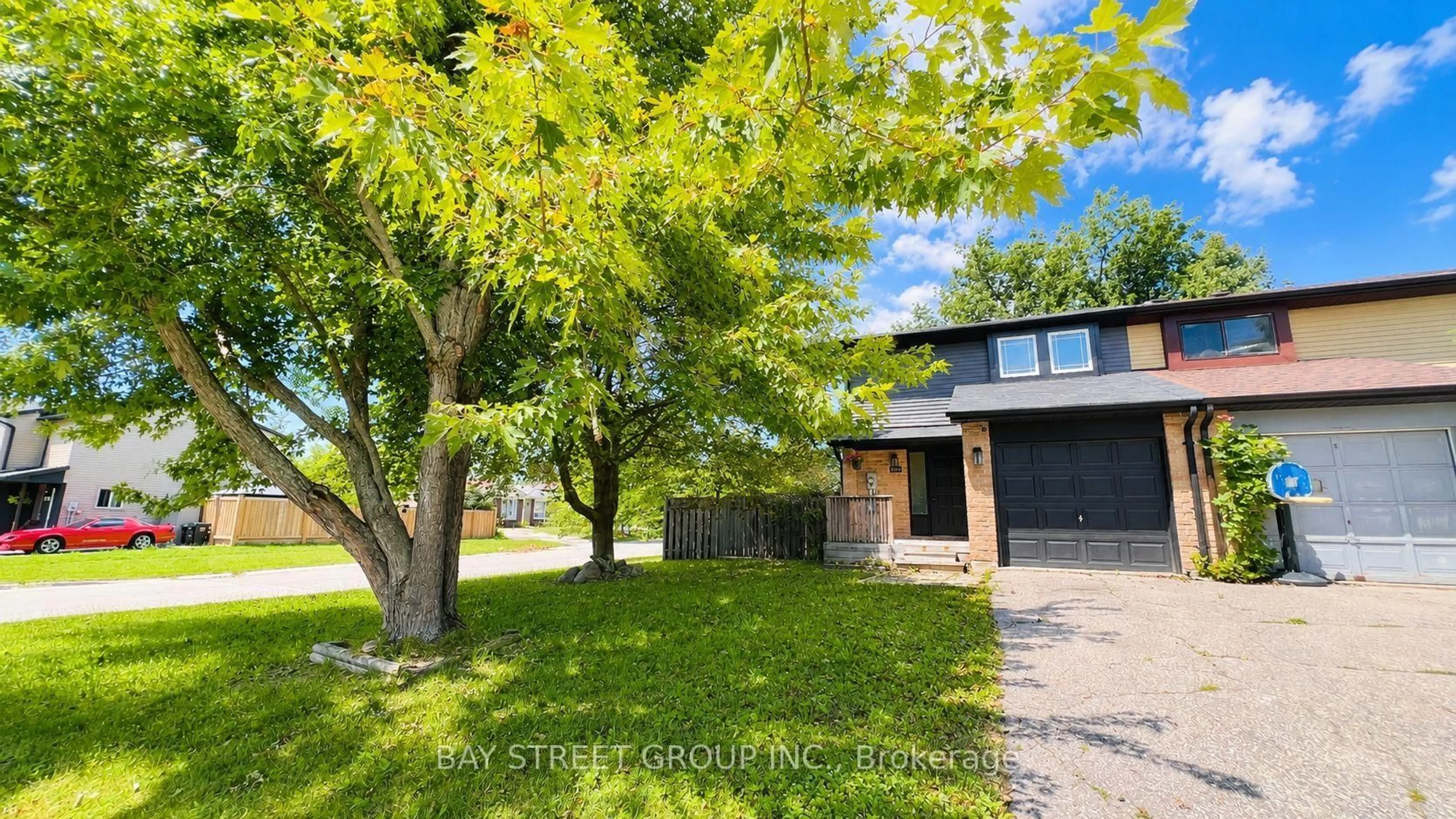 A pic from outside/outdoor area/front of a property/back of a property/a pic from drone, street for 245 Browning Tr, Barrie Ontario L4N 5C9