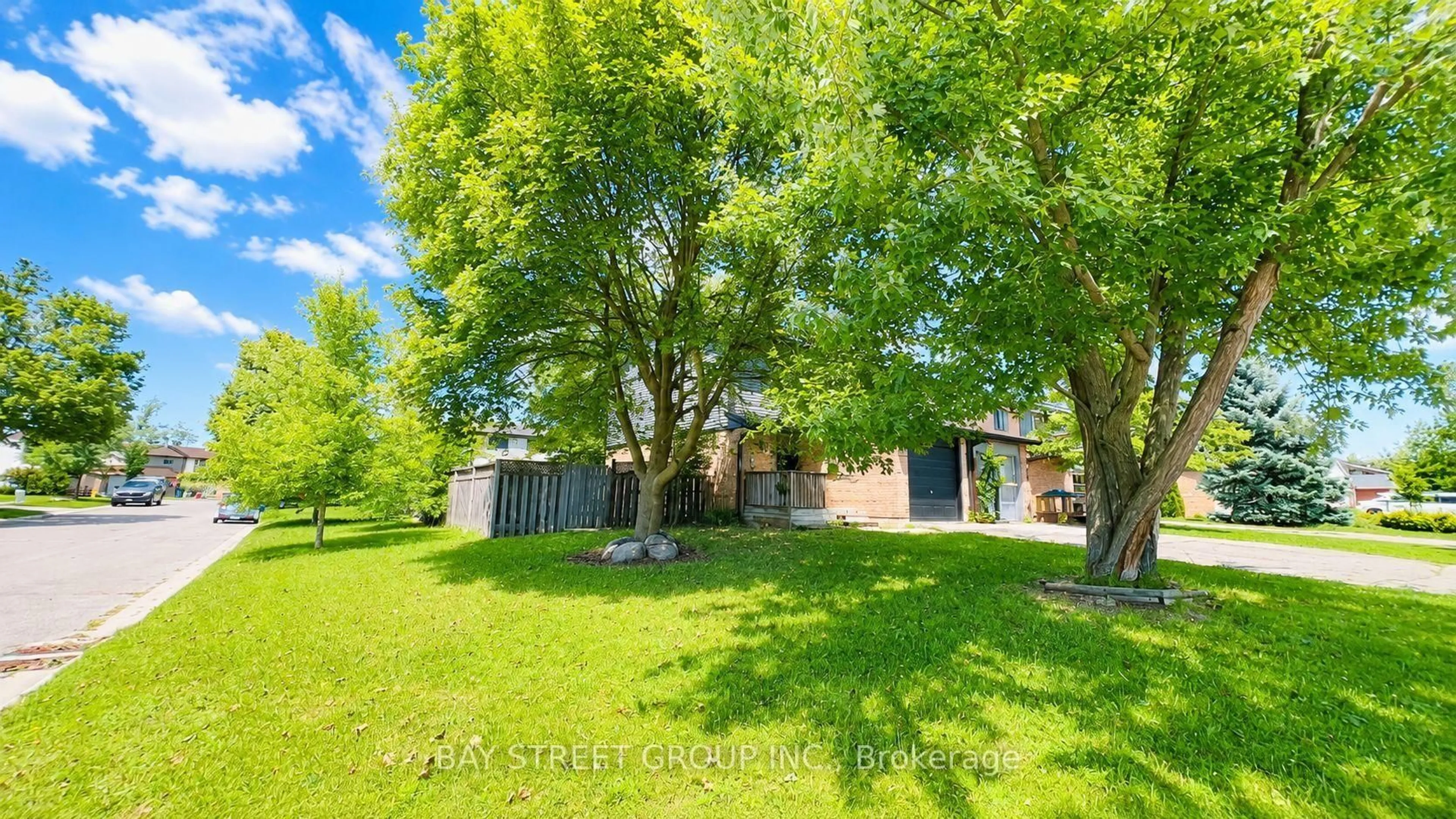 A pic from outside/outdoor area/front of a property/back of a property/a pic from drone, street for 245 Browning Tr, Barrie Ontario L4N 5C9