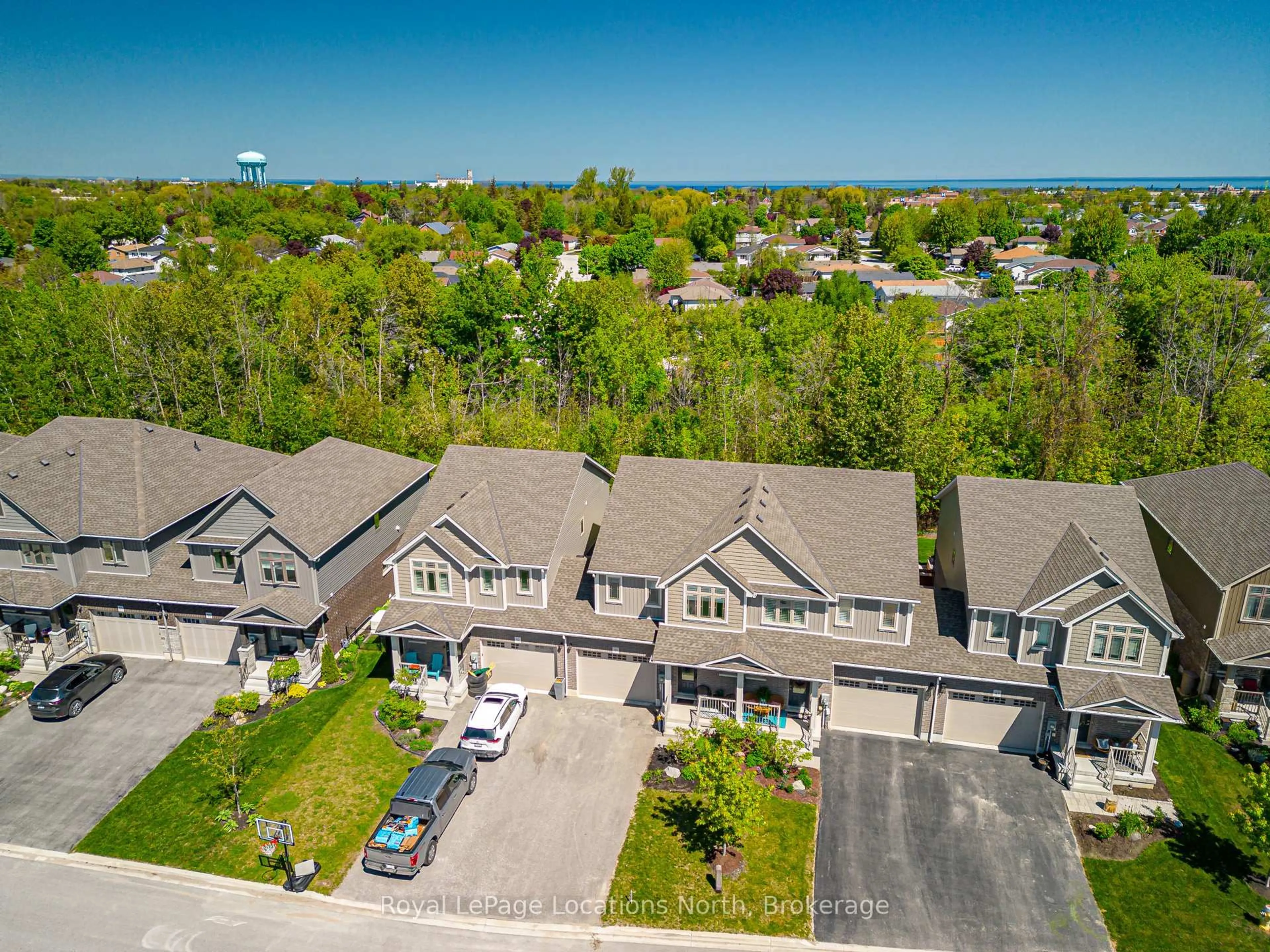 A pic from outside/outdoor area/front of a property/back of a property/a pic from drone, street for 39 George Zubek Dr, Collingwood Ontario L9Y 1M5