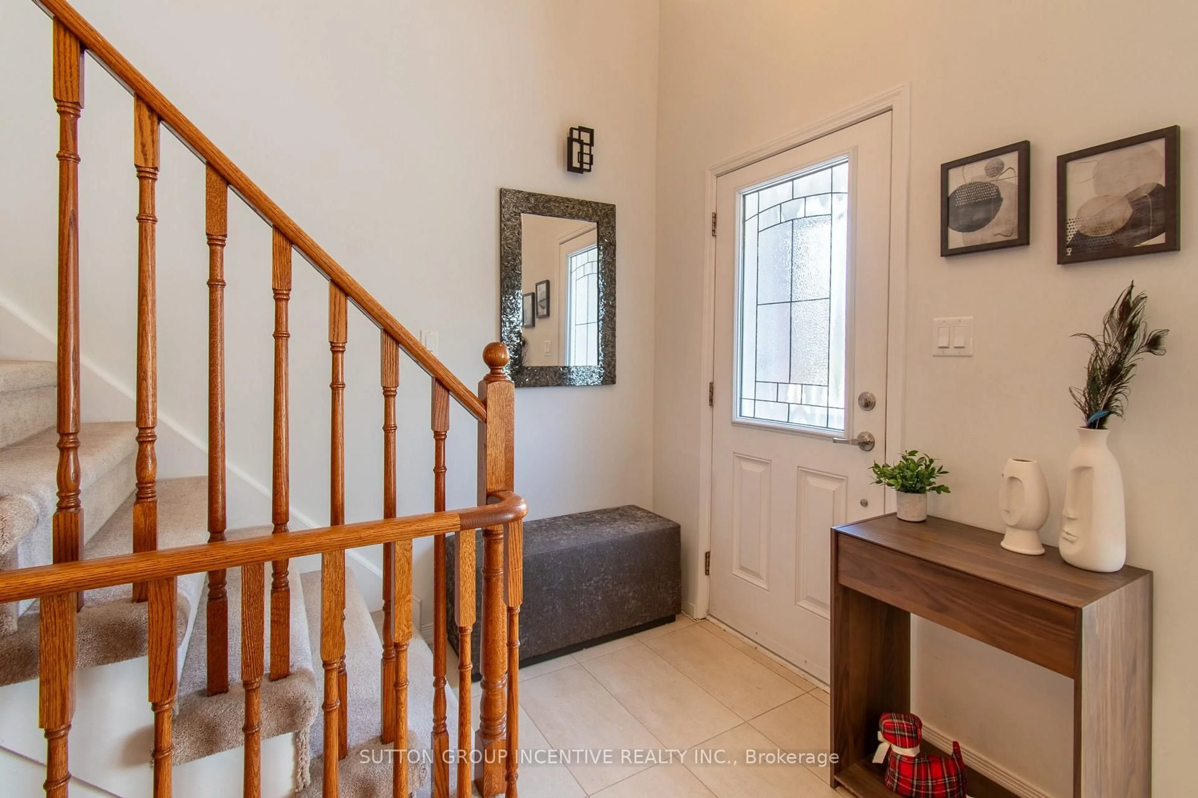 Indoor foyer for 318 Little Ave #19, Barrie Ontario L4N 2Z6