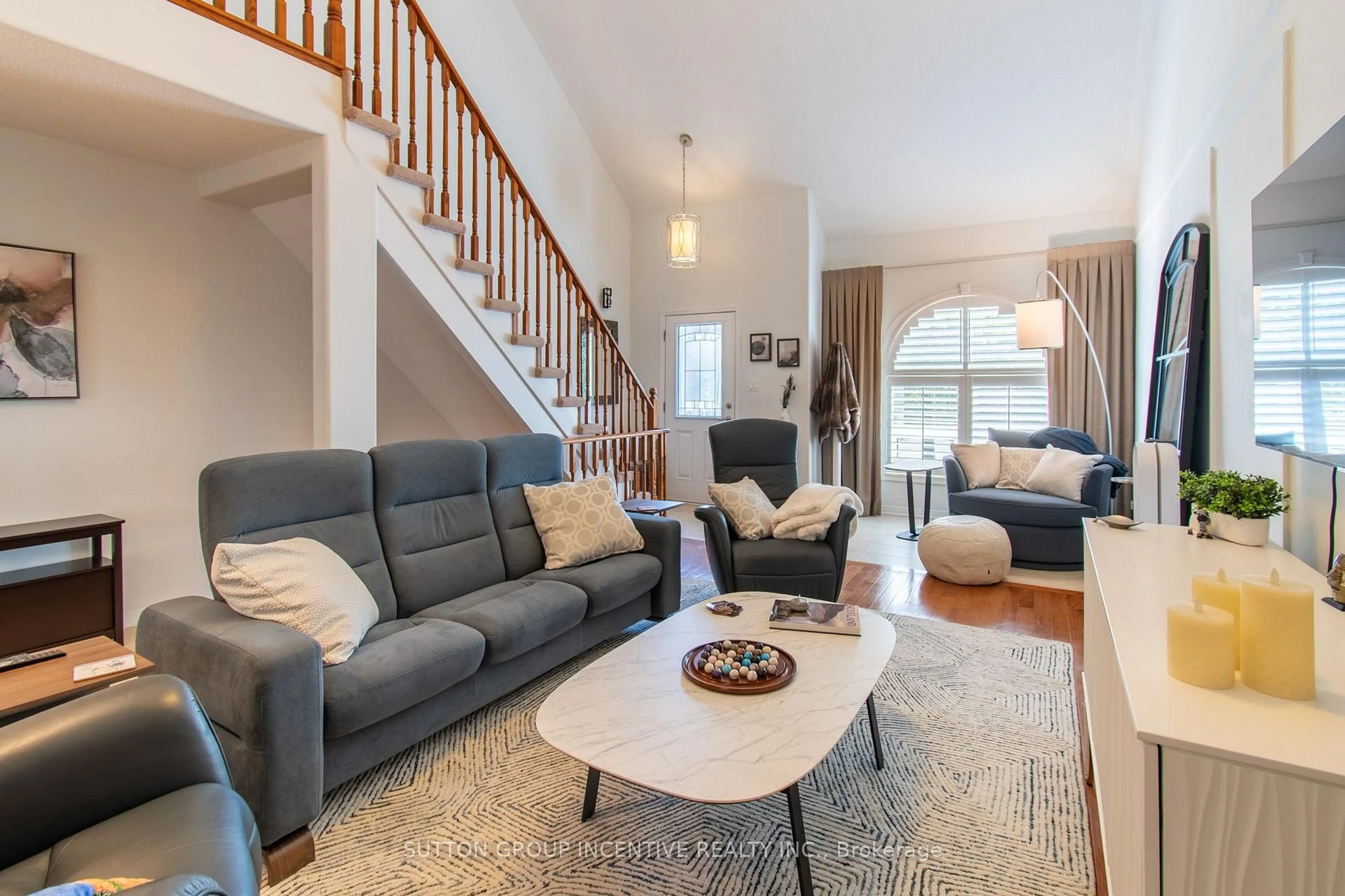 Living room with furniture, unknown for 318 Little Ave #19, Barrie Ontario L4N 2Z6