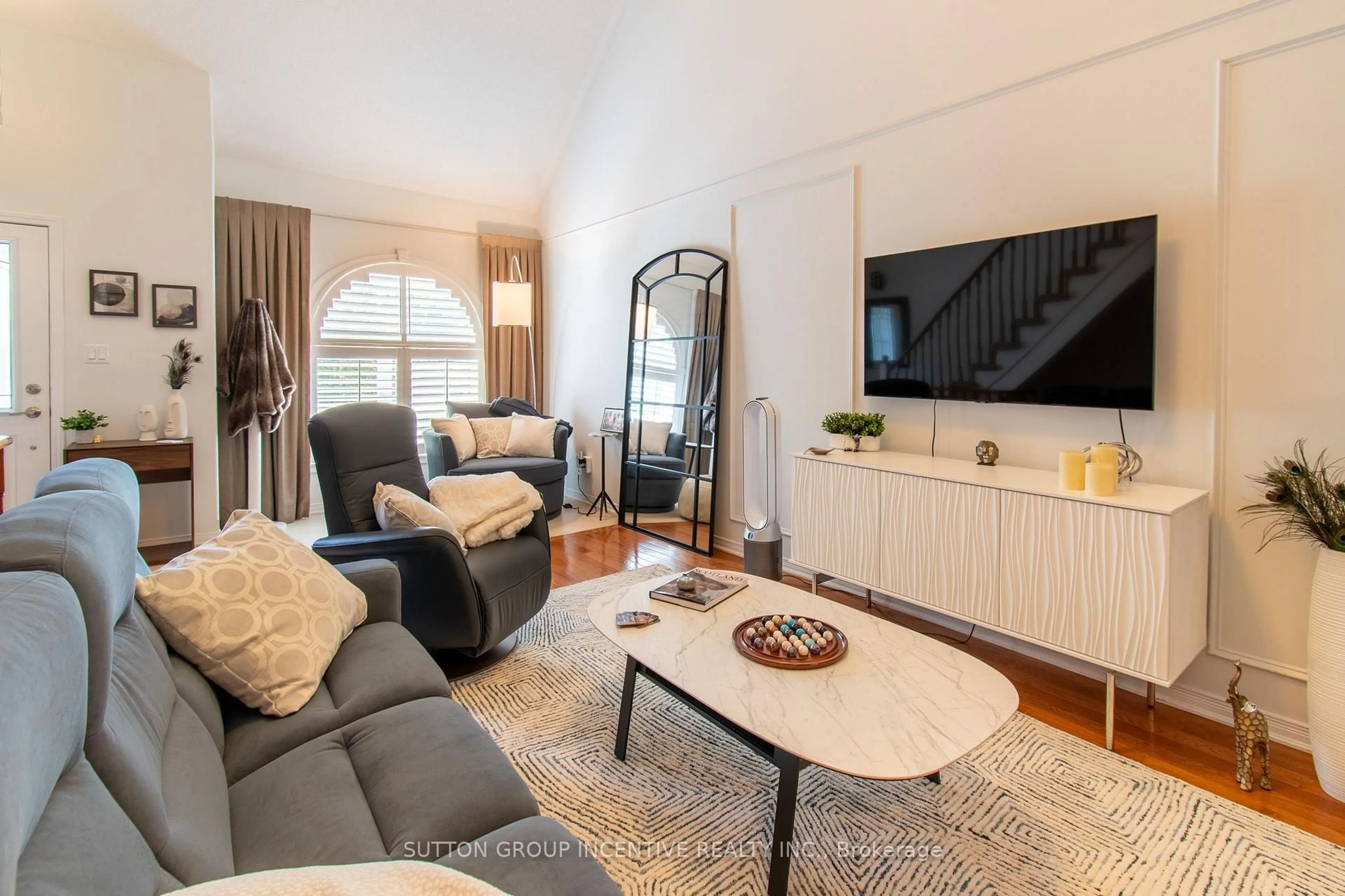 Living room with furniture, unknown for 318 Little Ave #19, Barrie Ontario L4N 2Z6