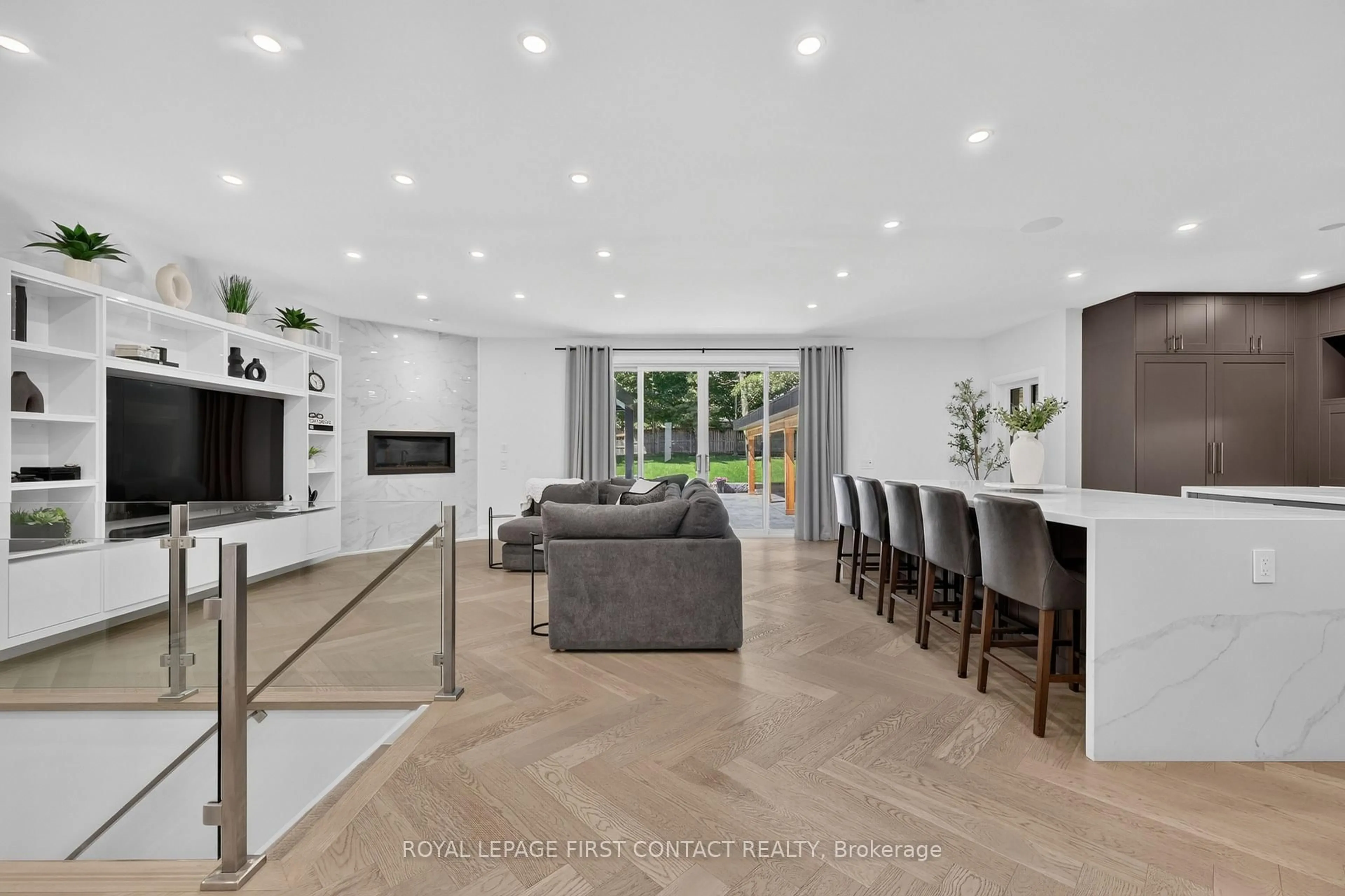 Open concept kitchen, ceramic/tile floor for 36 Grouse Glen, Barrie Ontario L4N 7Z7