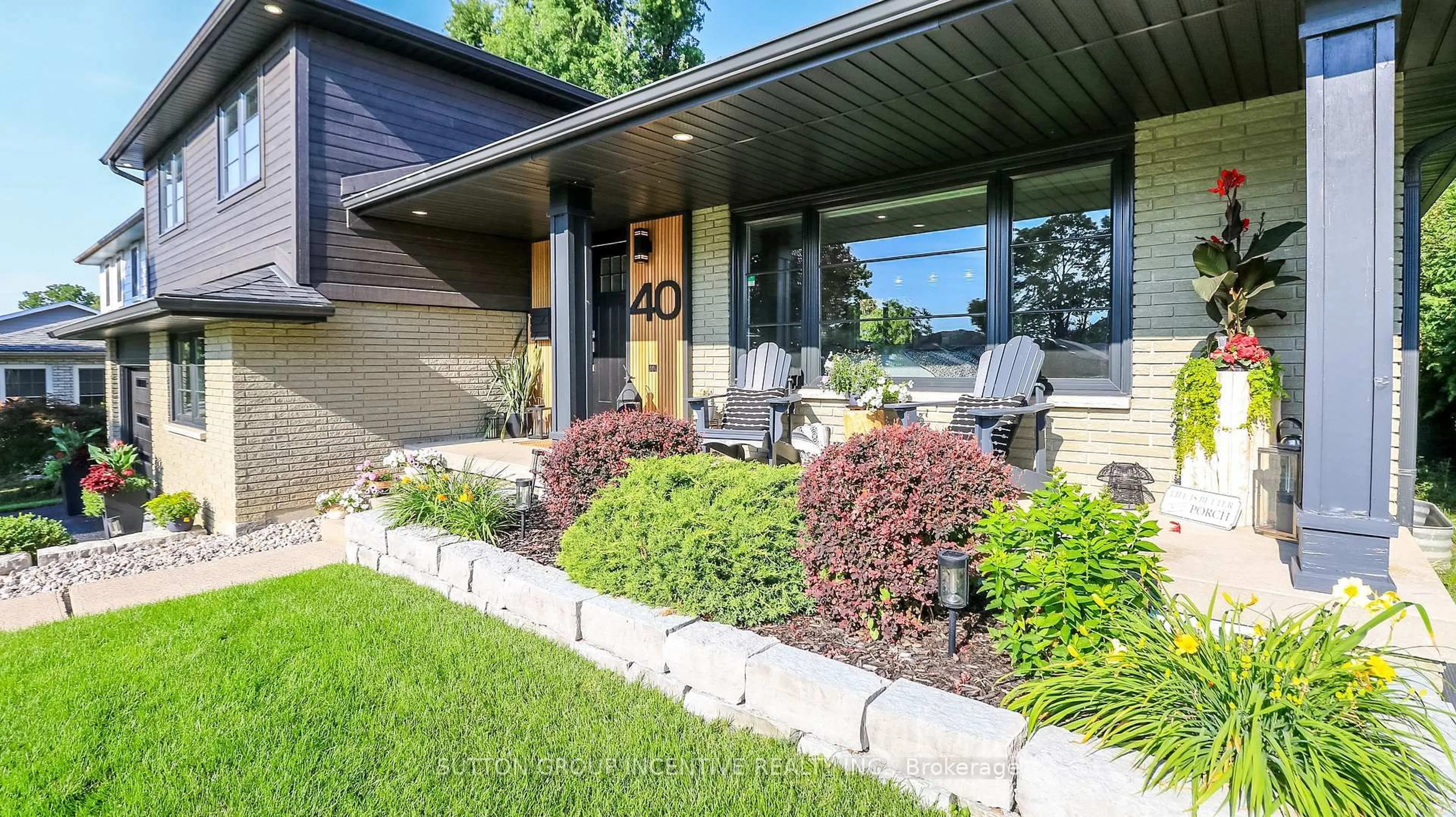 Home with brick exterior material, street for 40 Varden Ave, Barrie Ontario L4M 4P1