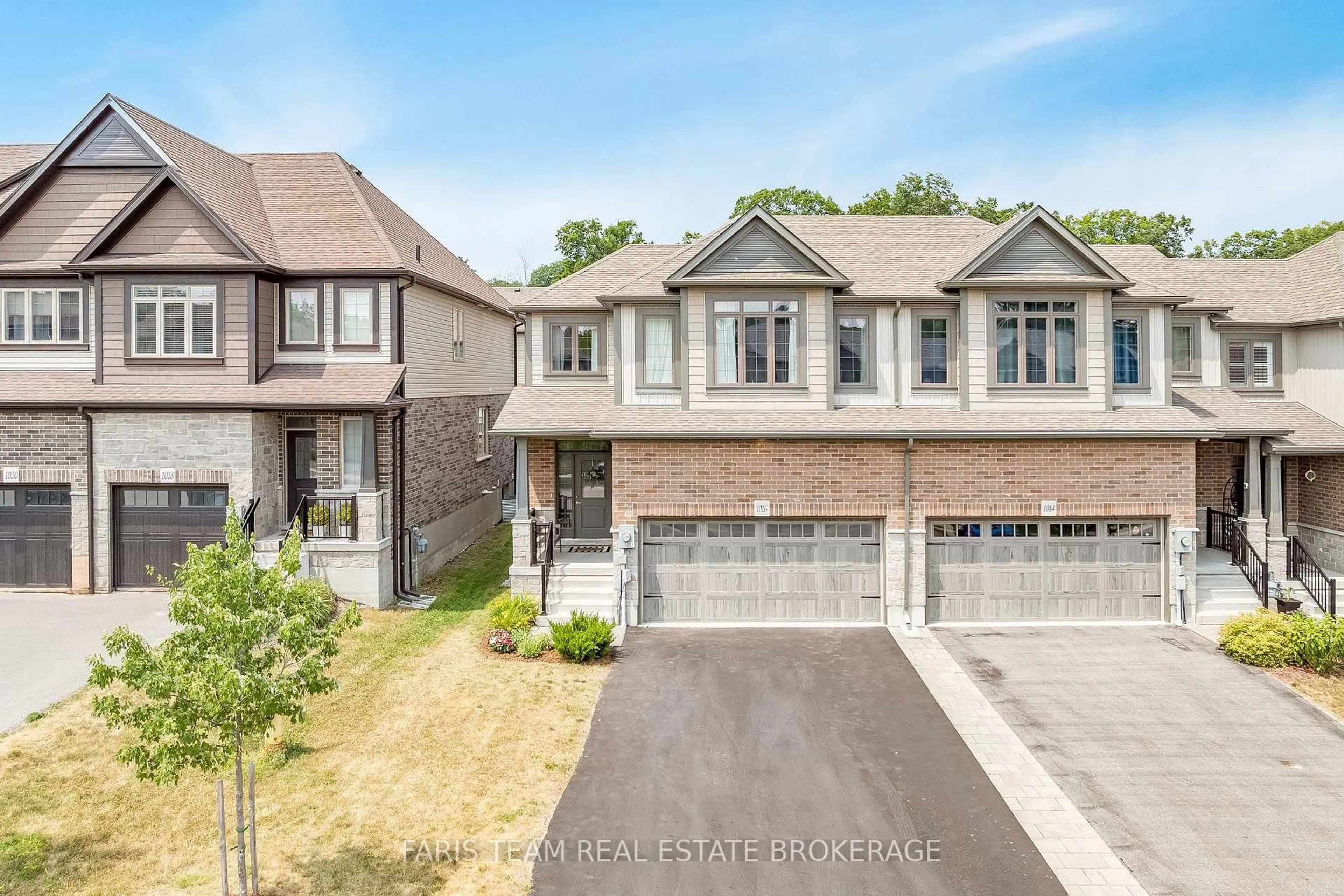 A pic from outside/outdoor area/front of a property/back of a property/a pic from drone, street for 1016 Wright Dr, Midland Ontario L4R 0E4